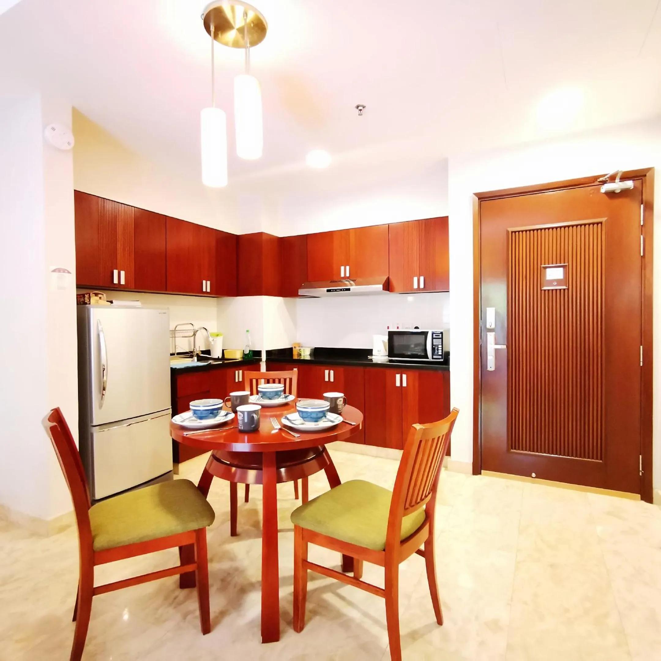 Kitchen or kitchenette in 【Amazing】Pool View 2BR Suite @ Pulai Springs Resort
