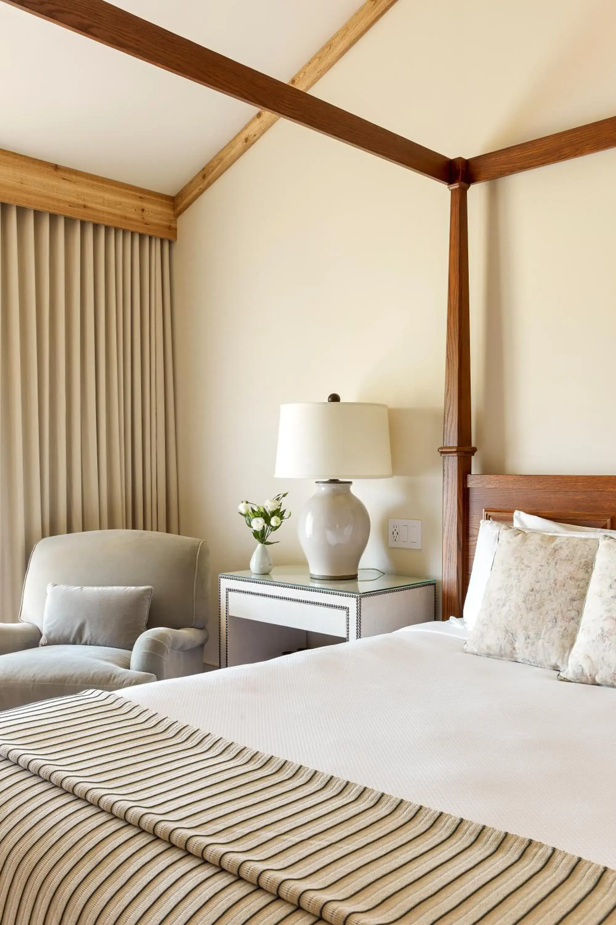 Bed in Napa Valley Lodge Bed in Napa Valley Lodge