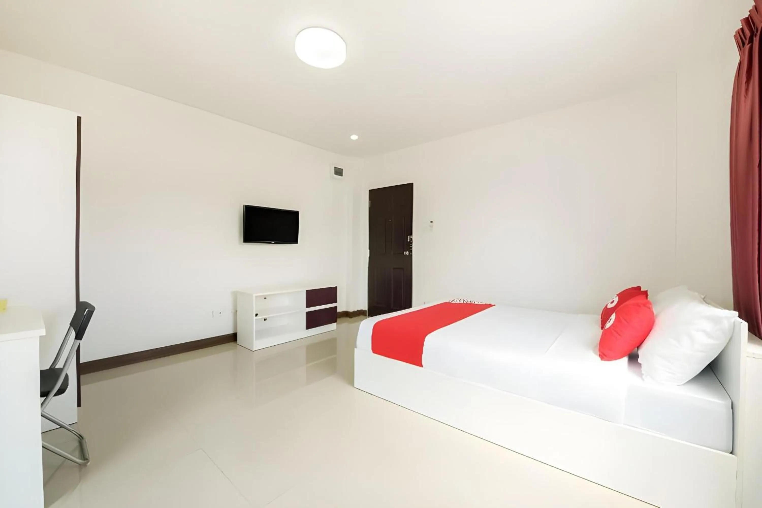 Photo of the whole room, Bed in OYO 350 Mae Saeng Place