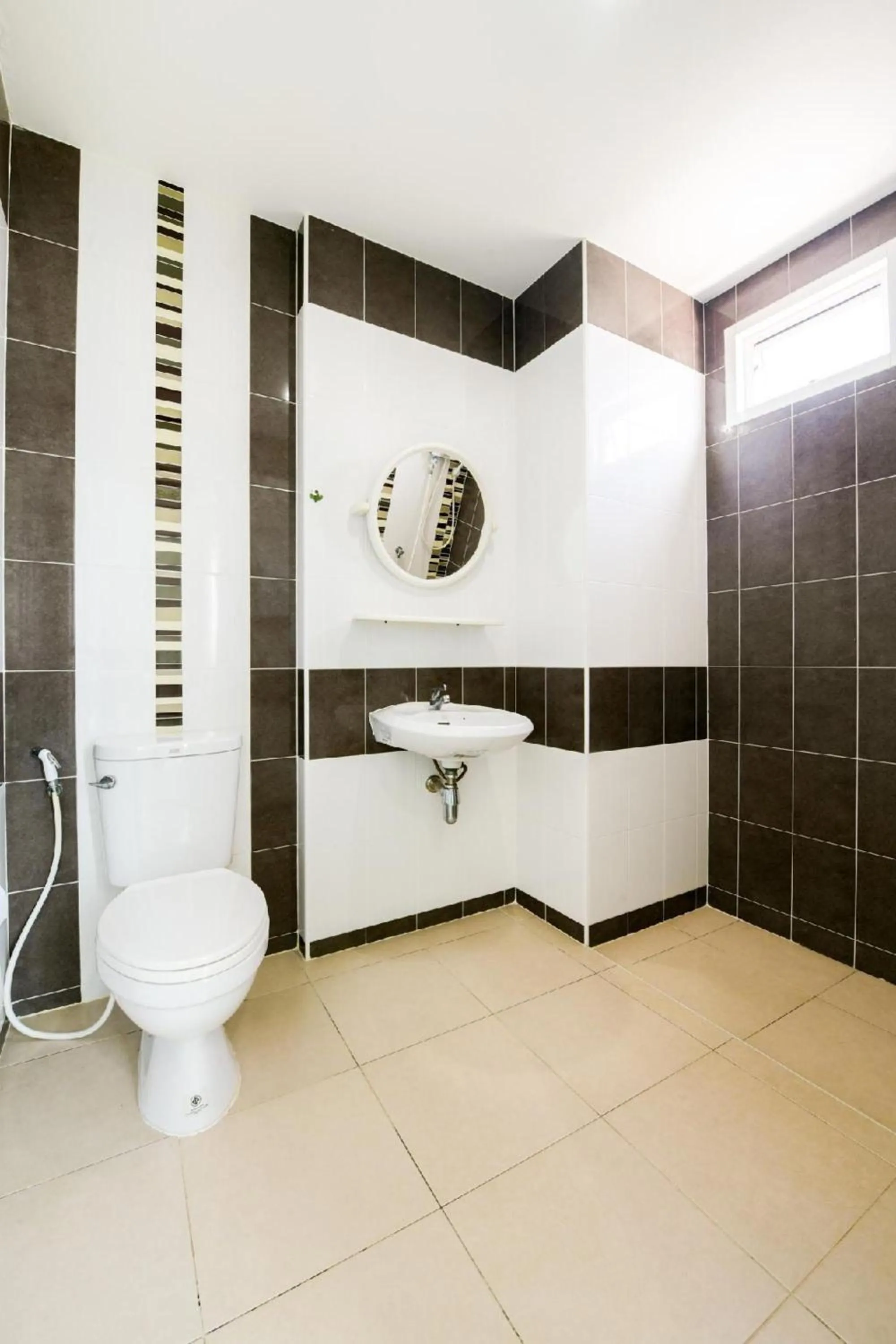 Bathroom in OYO 350 Mae Saeng Place