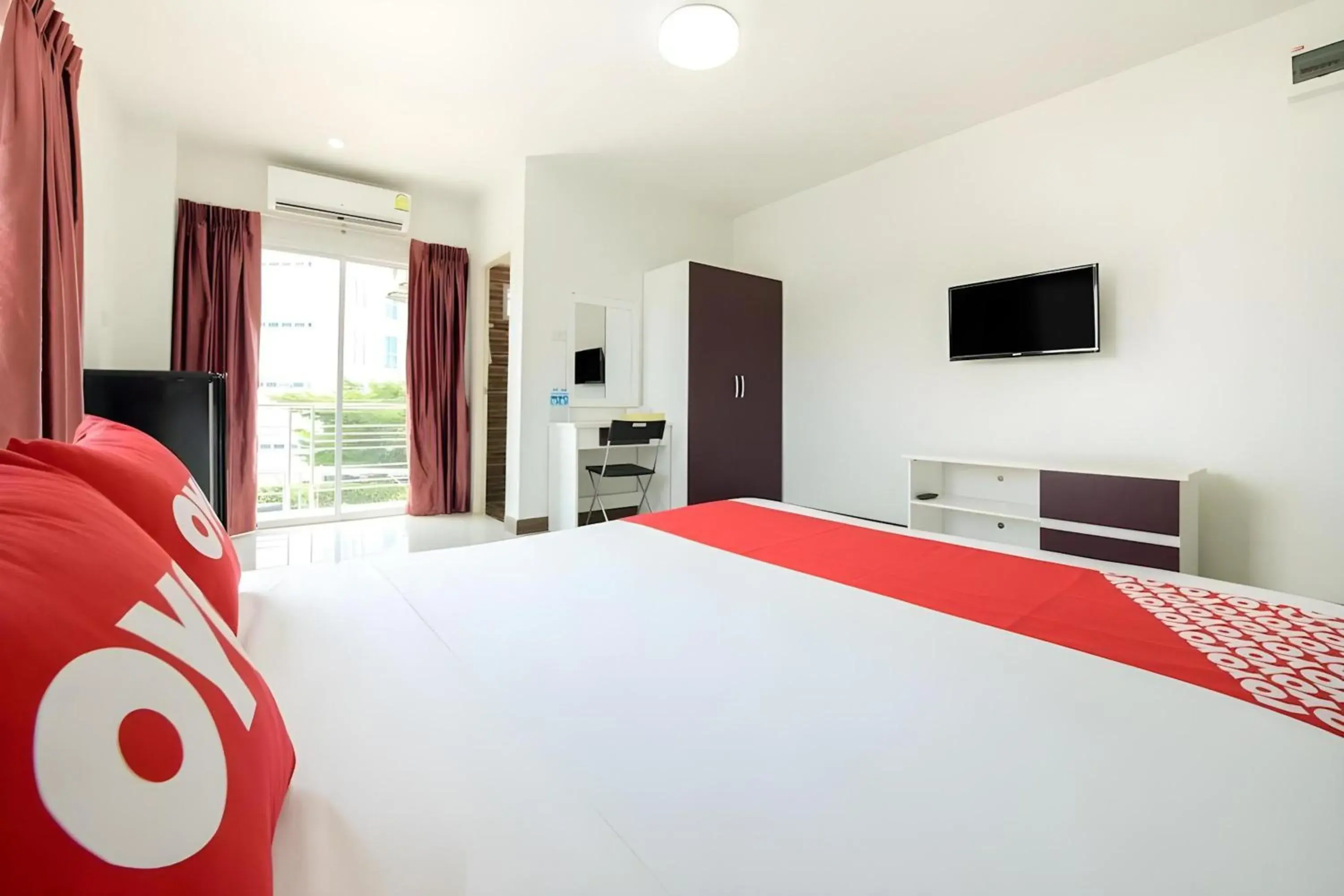 Photo of the whole room, Bed in OYO 350 Mae Saeng Place Photo of the whole room, Bed in OYO 350 Mae Saeng Place