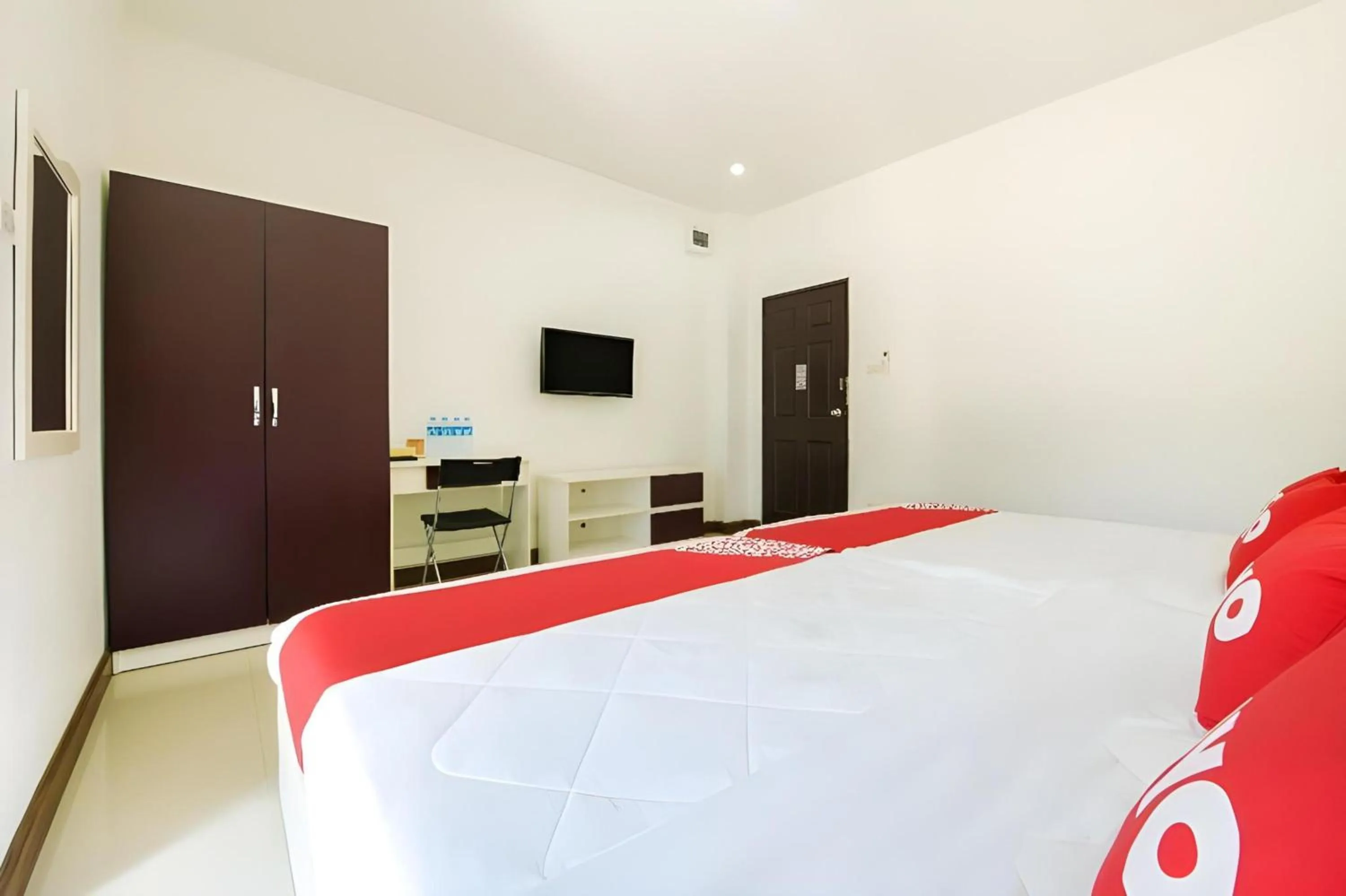 Photo of the whole room, Bed in OYO 350 Mae Saeng Place