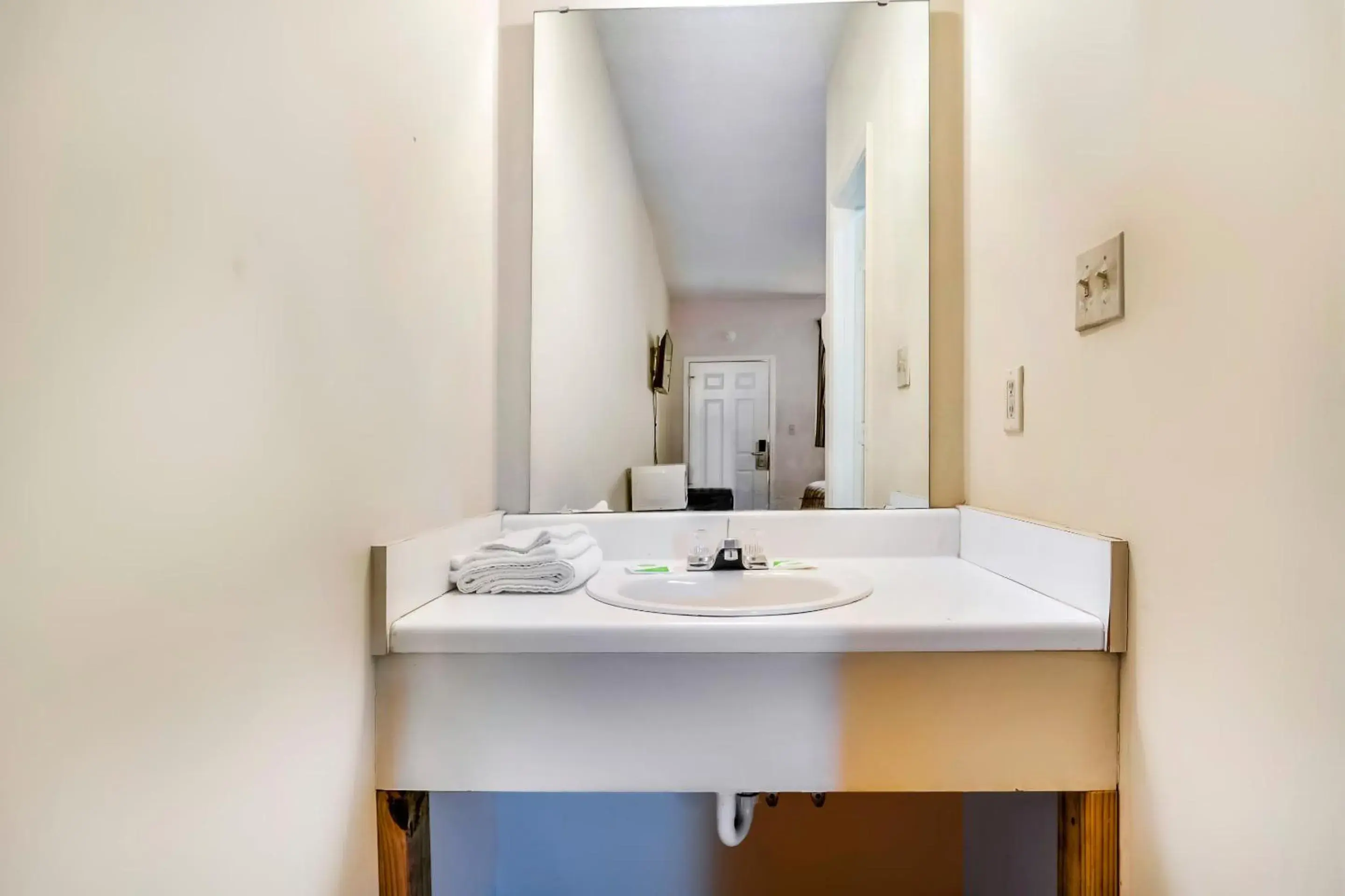 Bathroom in OYO Hotel Ruleville Route 49W Bathroom in OYO Hotel Ruleville Route 49W