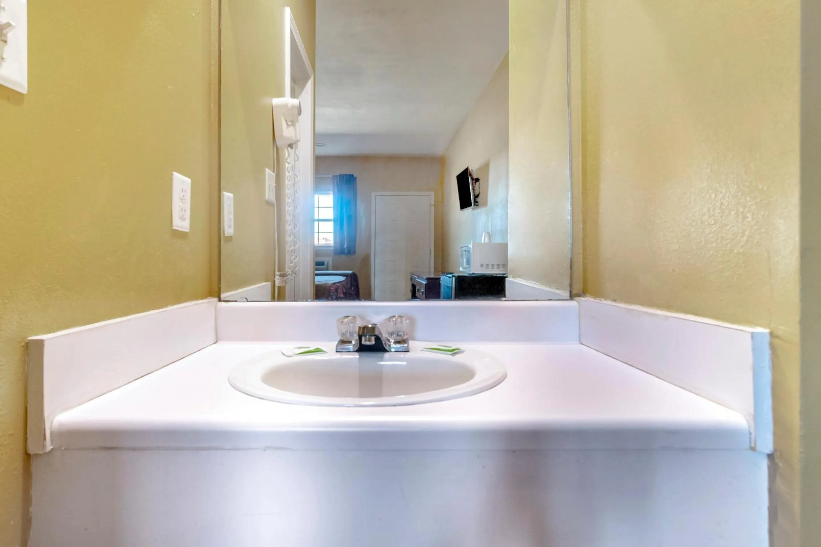 Bathroom in OYO Hotel Ruleville Route 49W