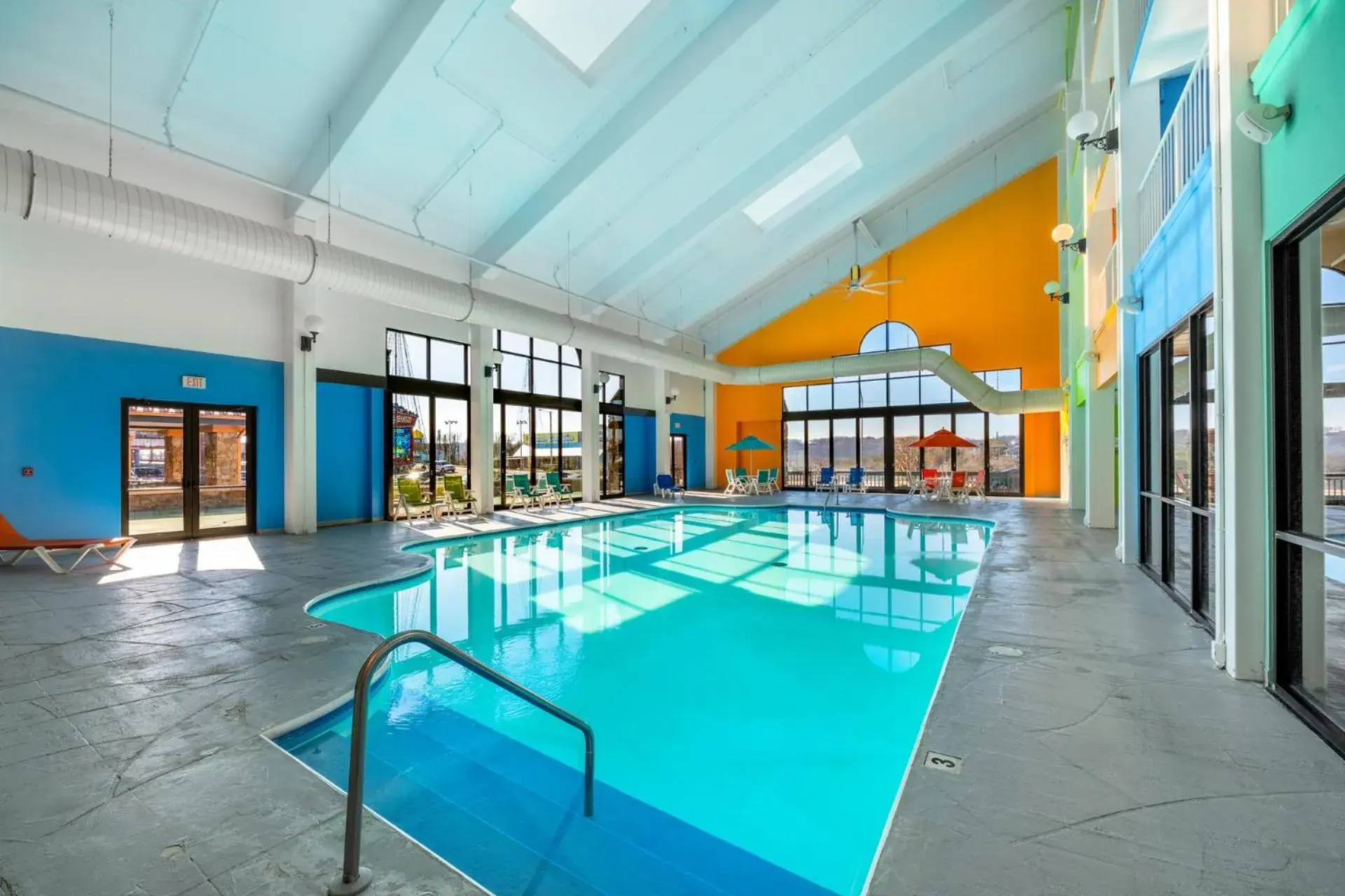 Swimming pool in Lodge of the Ozarks Swimming pool in Lodge of the Ozarks