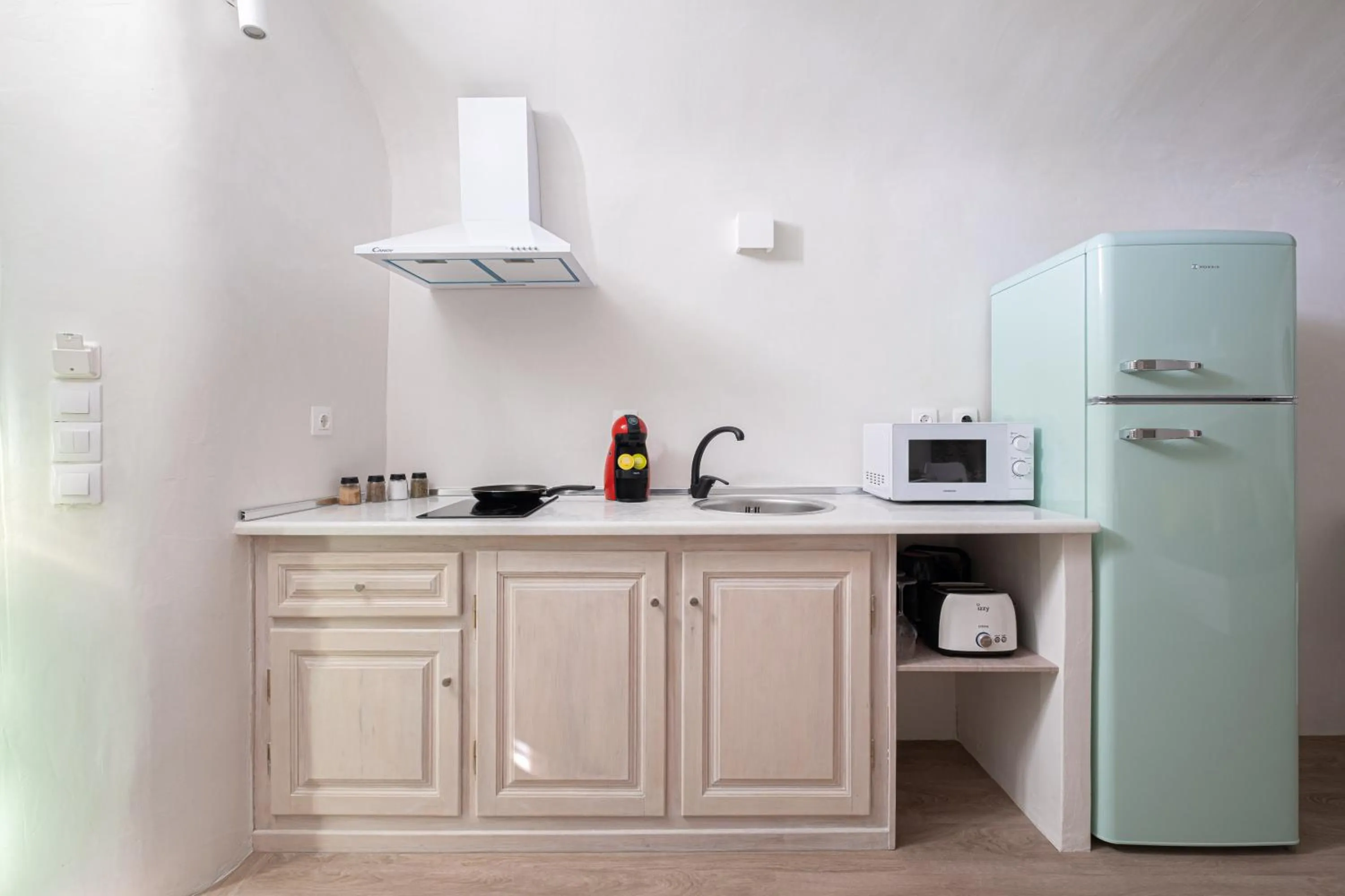 White Orchid Cave House & Studio