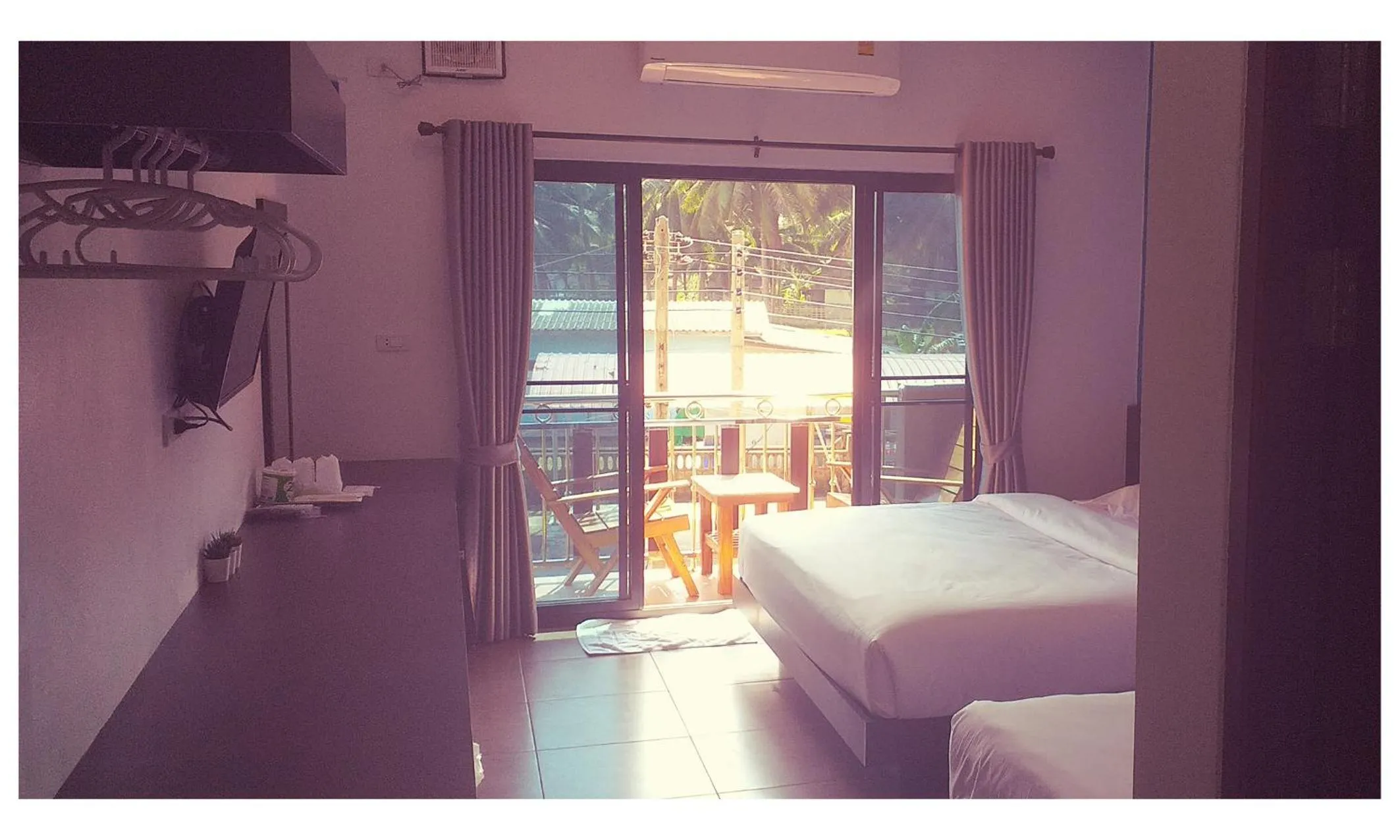 Balcony/Terrace, Bed in TAWAN RESORT