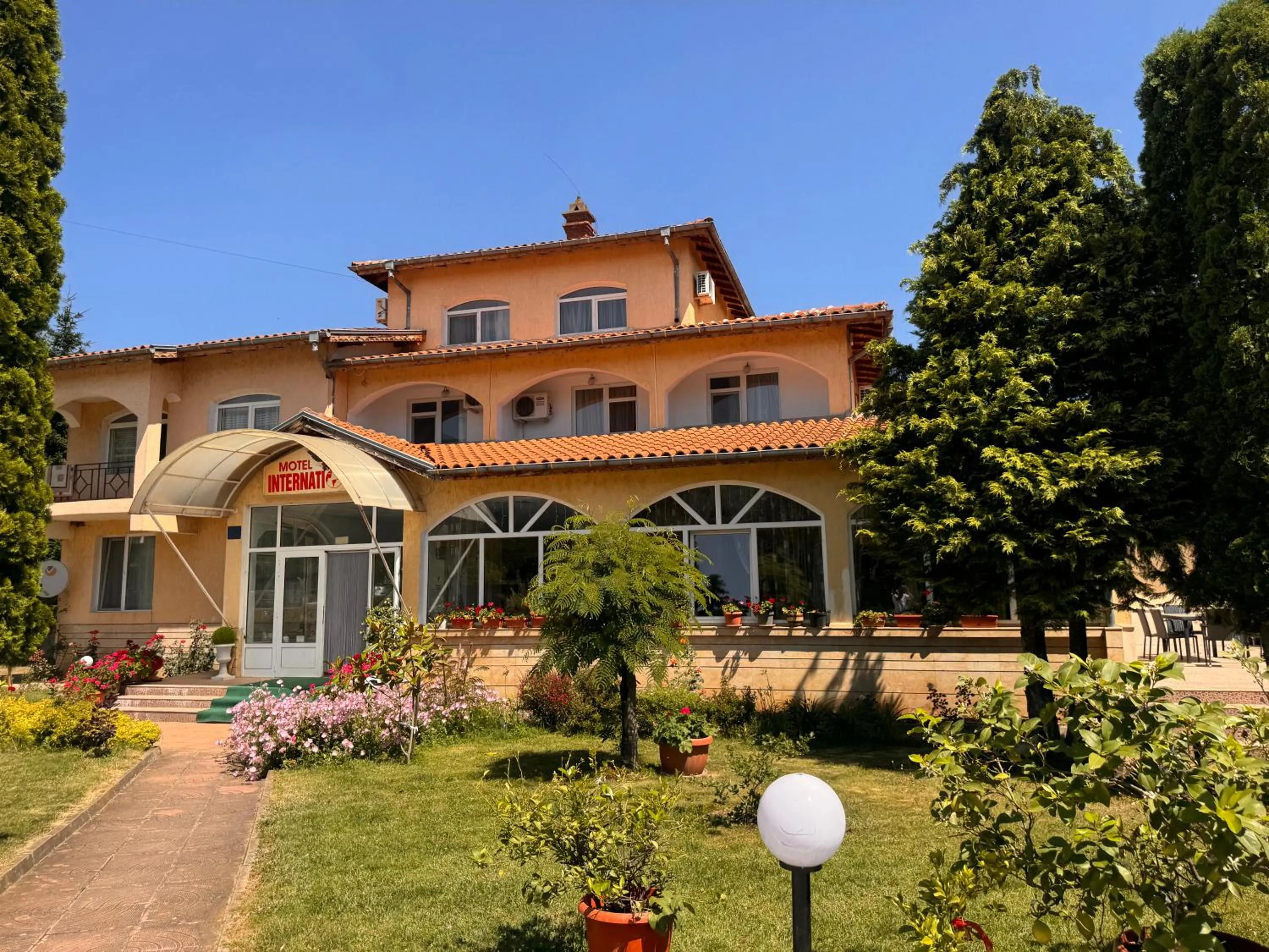 MOTEL INTERNATIONAL