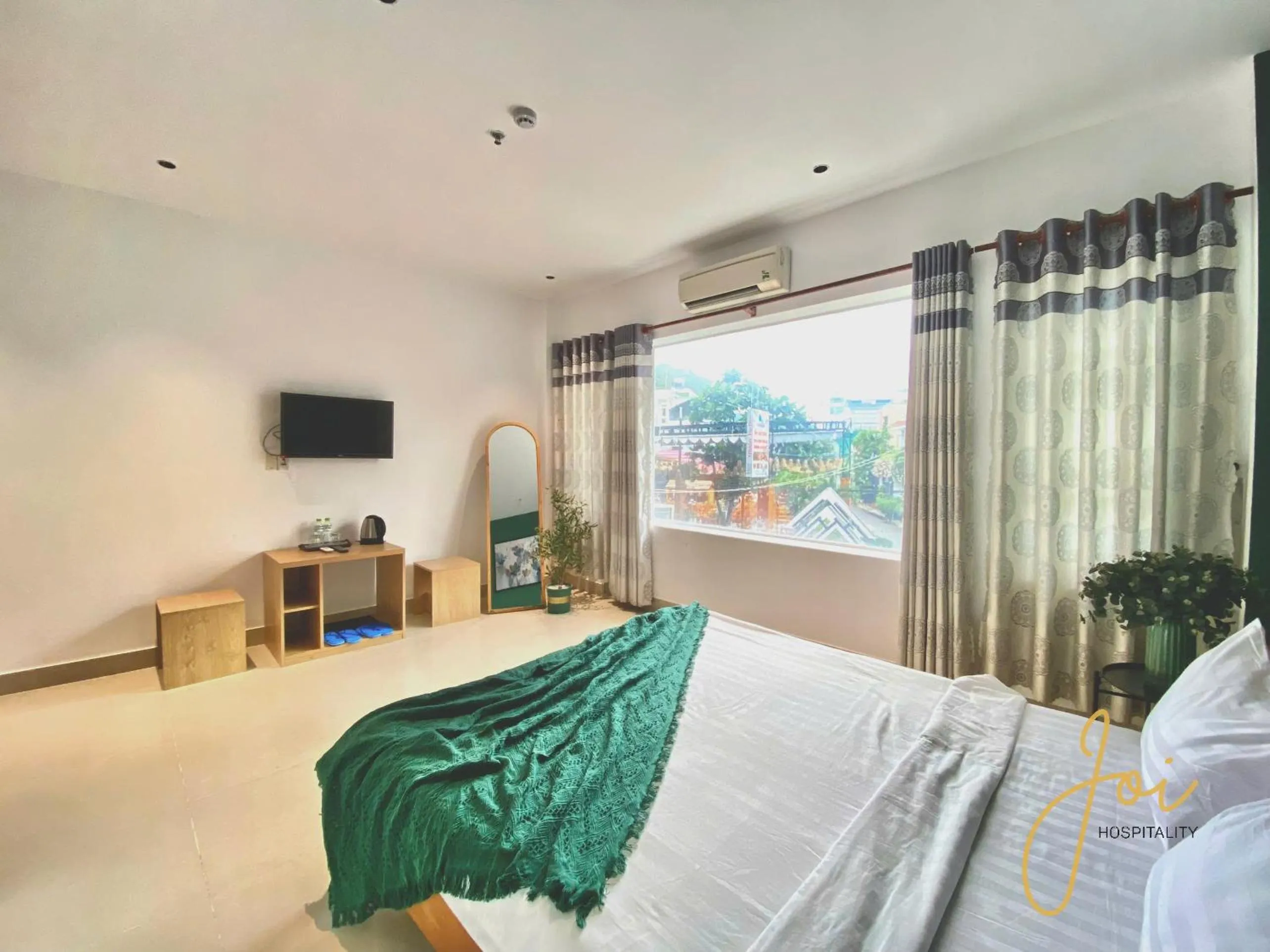 Communal lounge/ TV room, Bed in Joi Hospitality - Anthony