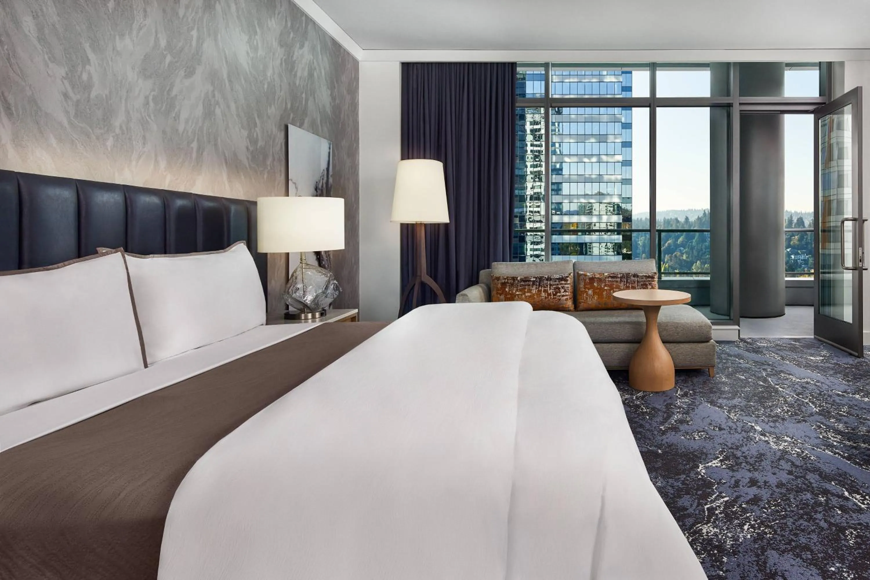 Photo of the whole room, Bed in The Westin Bellevue