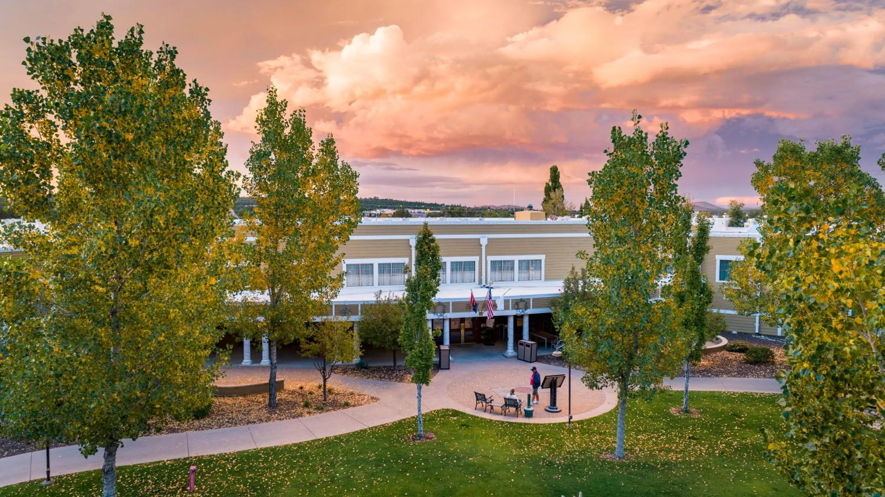 Facade/entrance in Grand Canyon Railway Hotel