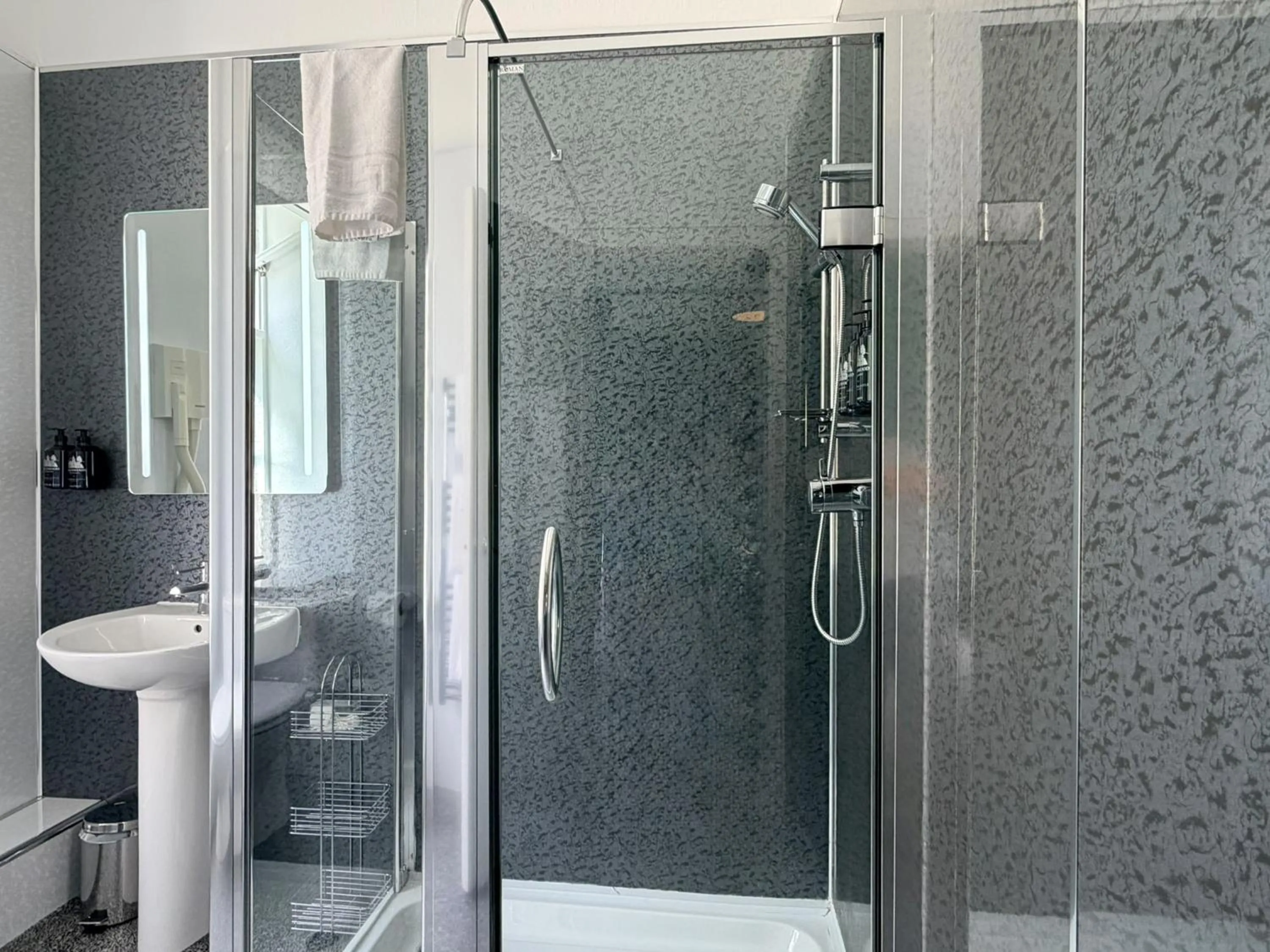 Shower in Birchwood Pitlochry