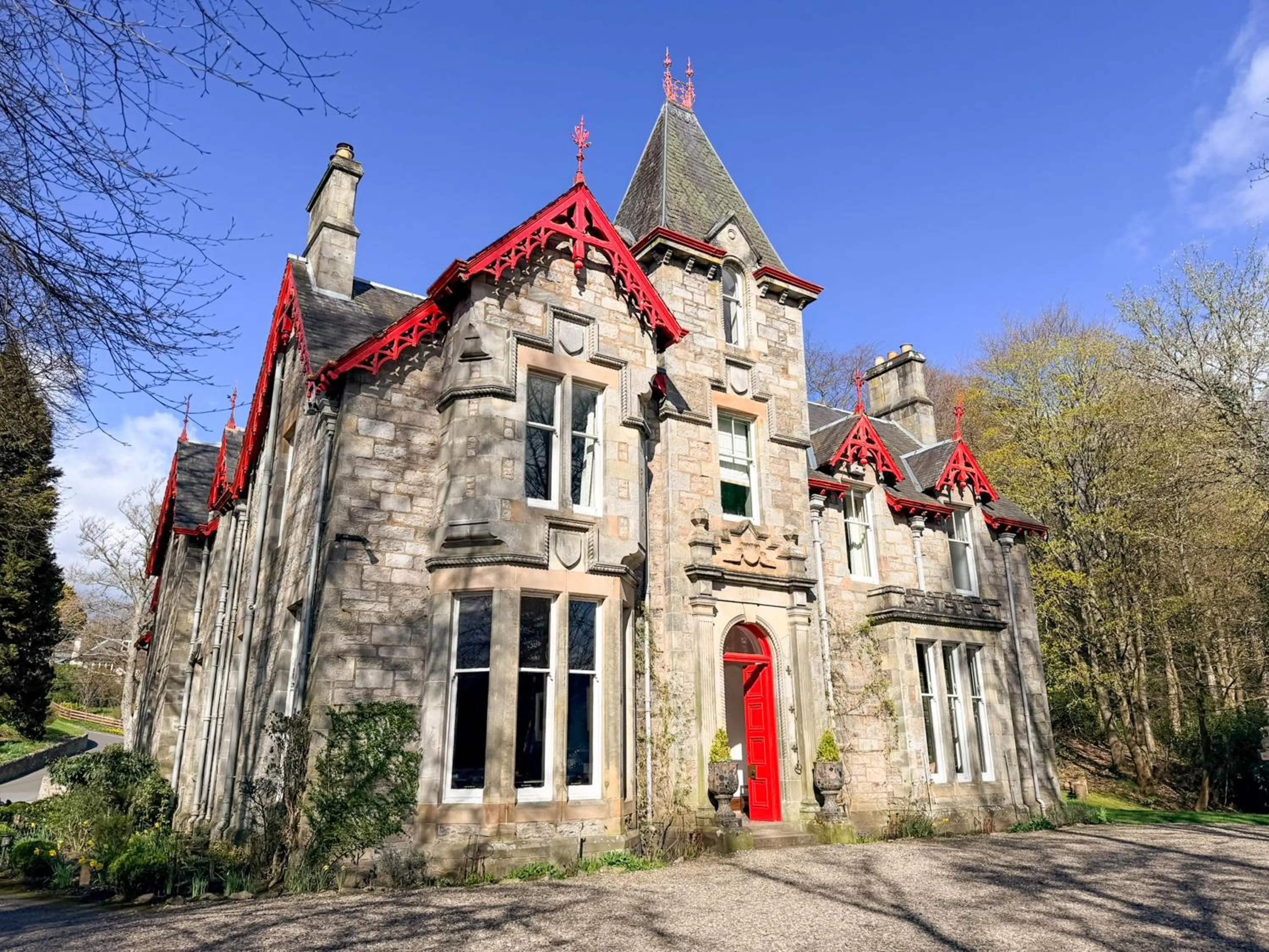 Property building in Birchwood Pitlochry