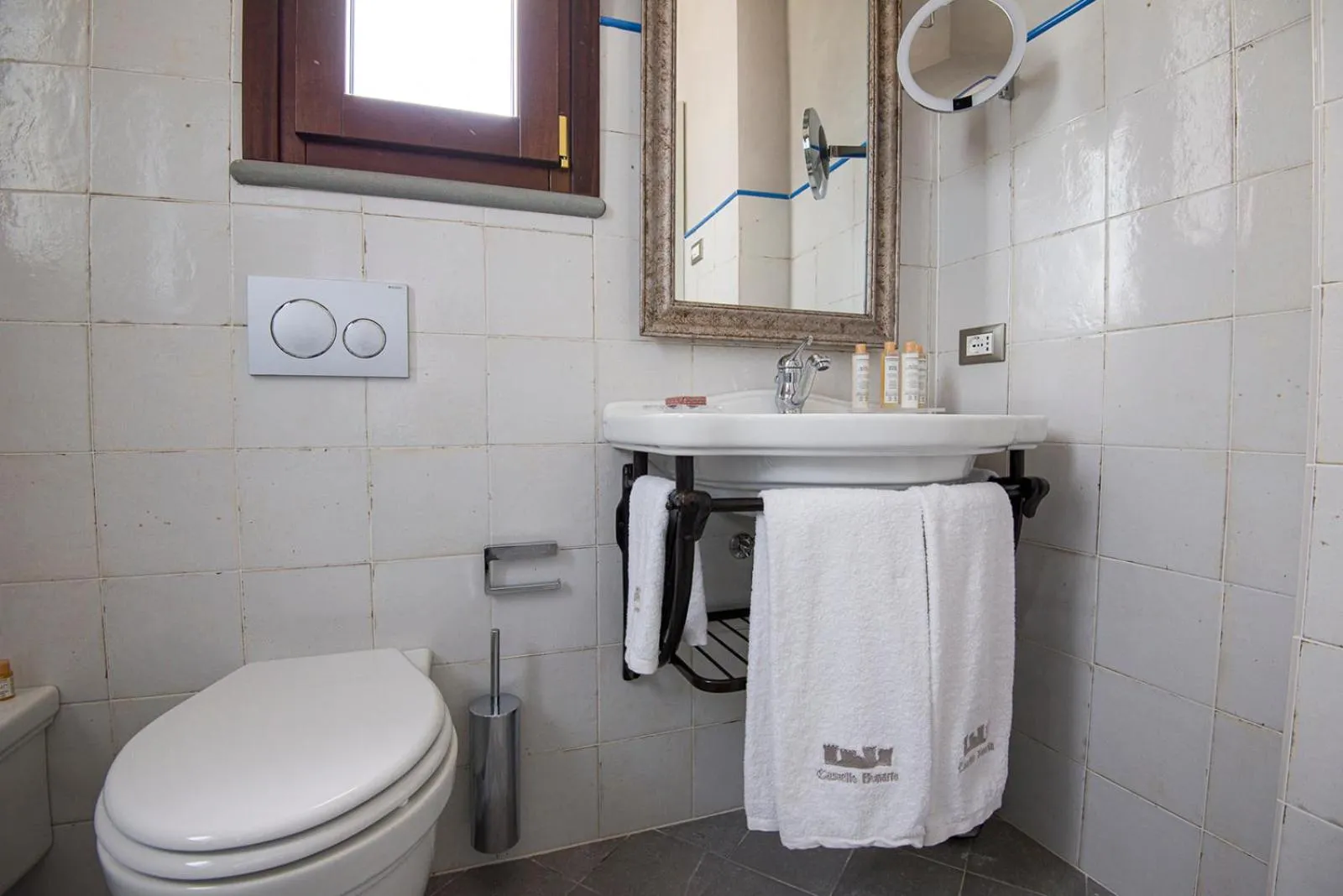 Bathroom in Castello Bonaria Wine & Spa Resort