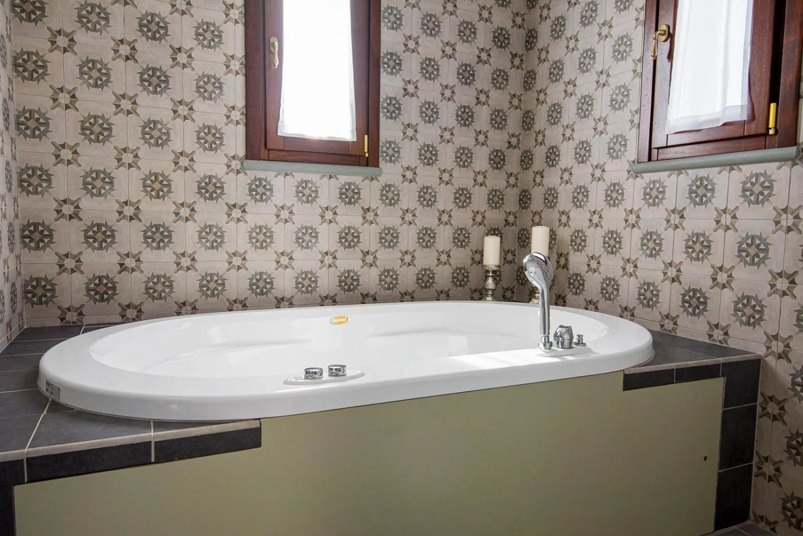 Hot Tub in Castello Bonaria Wine & Spa Resort