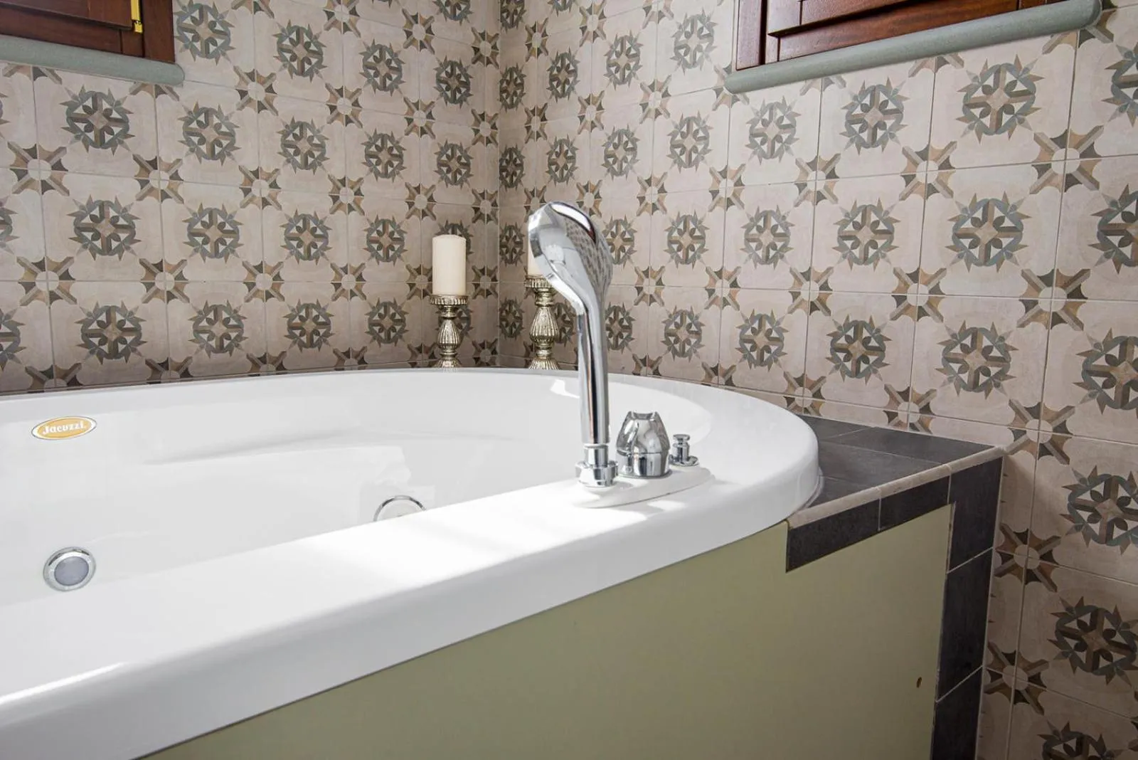 Hot Tub in Castello Bonaria Wine & Spa Resort