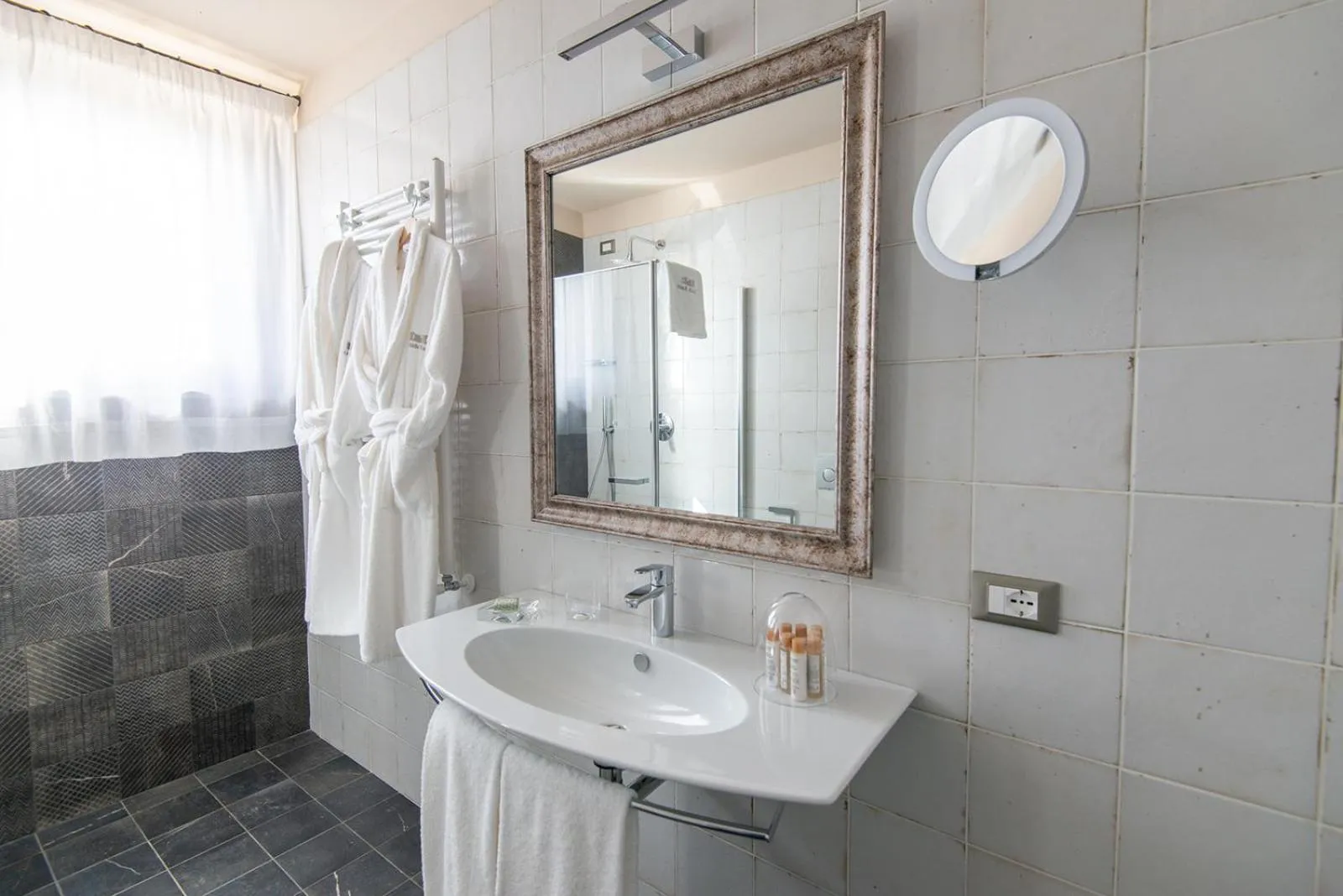 Shower in Castello Bonaria Wine & Spa Resort