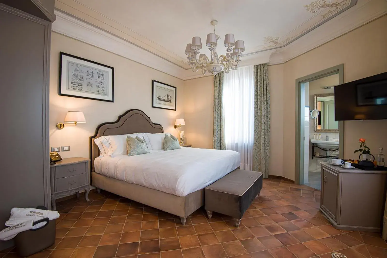 Deluxe Double Room in Castello Bonaria Wine & Spa Resort Deluxe Double Room in Castello Bonaria Wine & Spa Resort