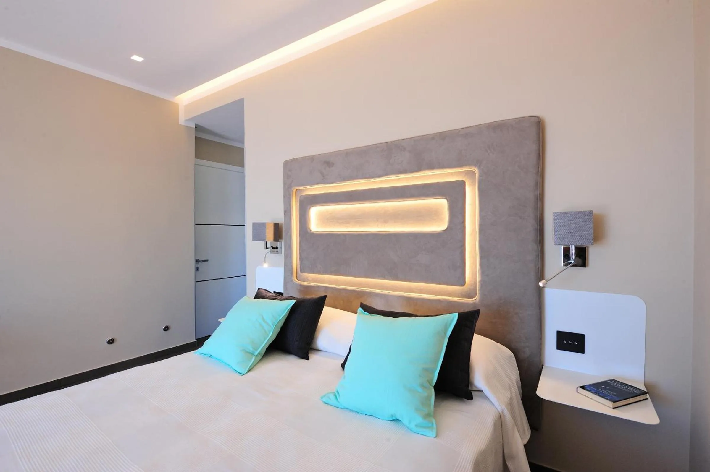 Bed in Amalfi Blu Retreat