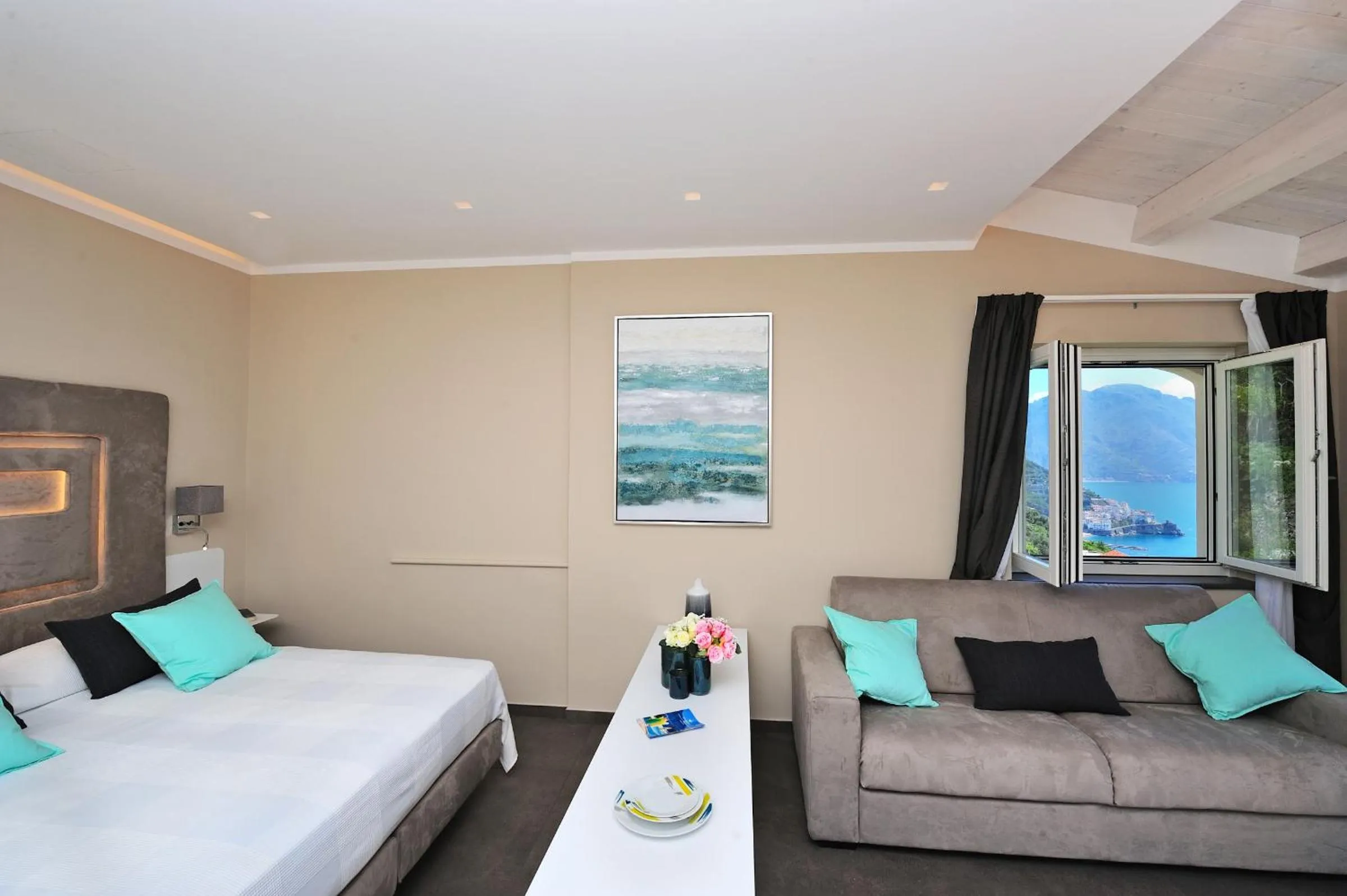 Bed in Amalfi Blu Retreat