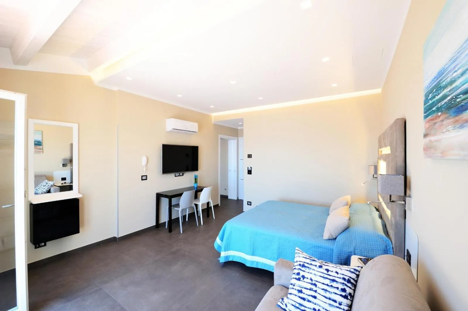 Bed in Amalfi Blu Retreat