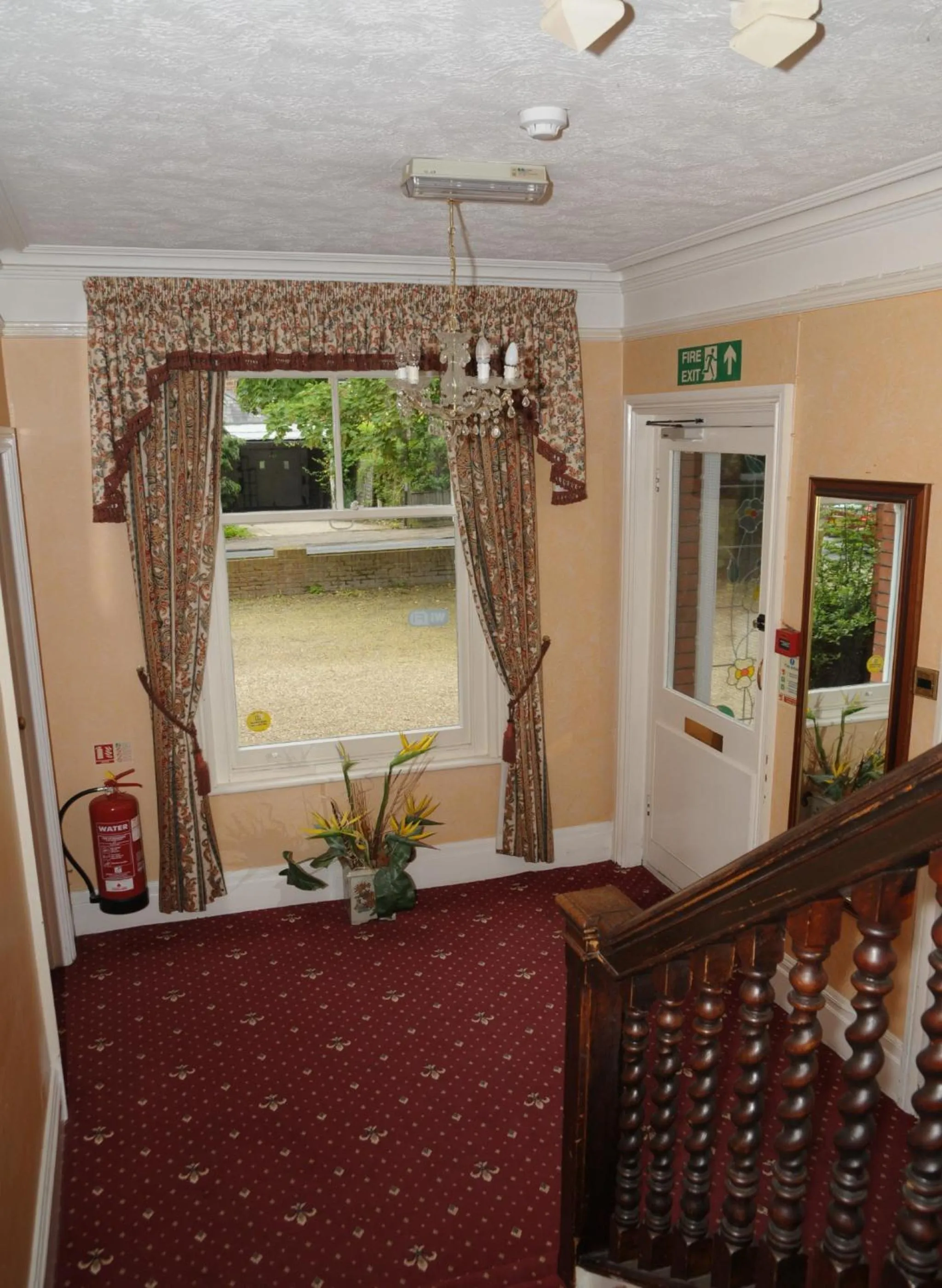 Lobby or reception in Wimblehurst Hotel