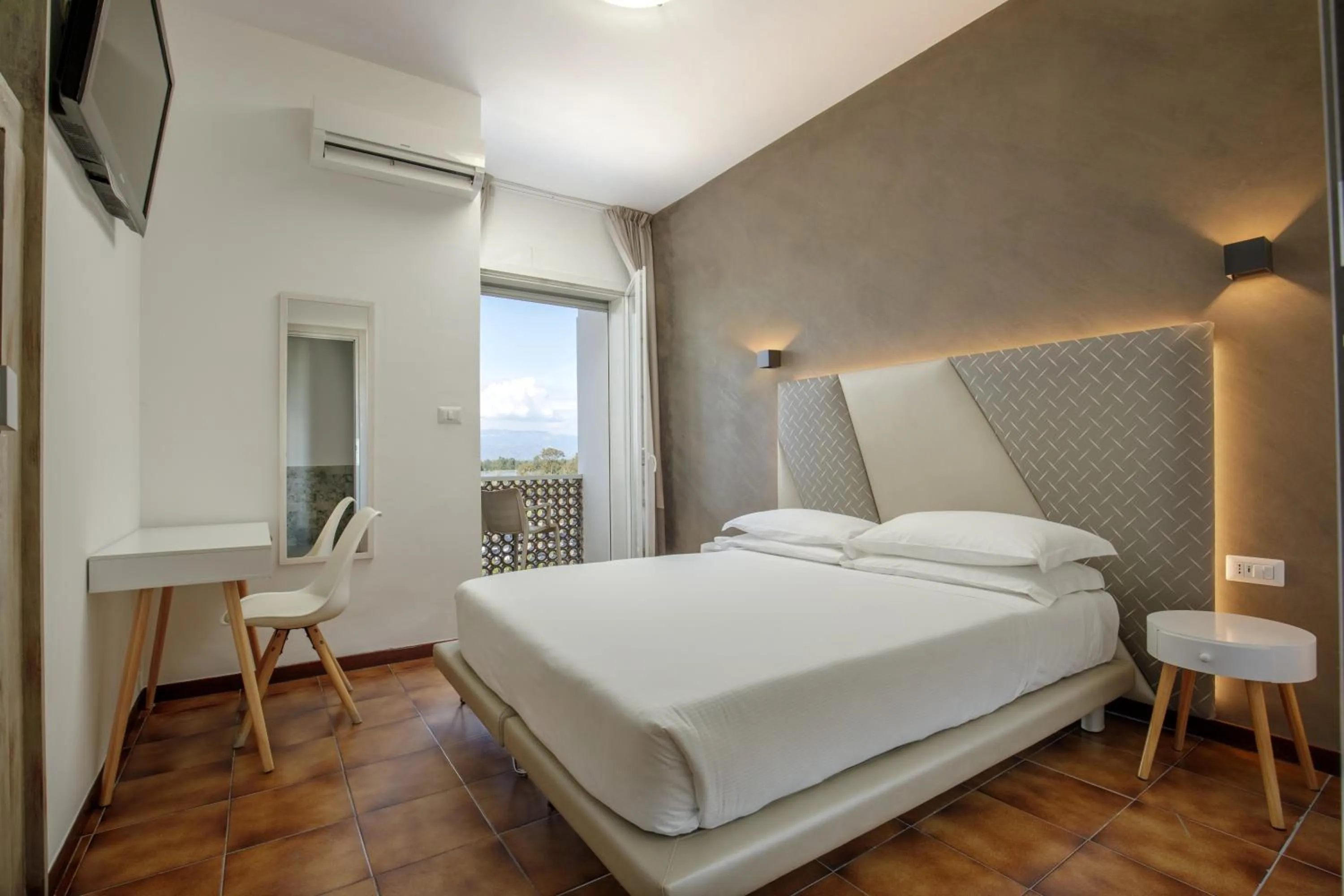 Bedroom, Bed in Hotel Tirreno