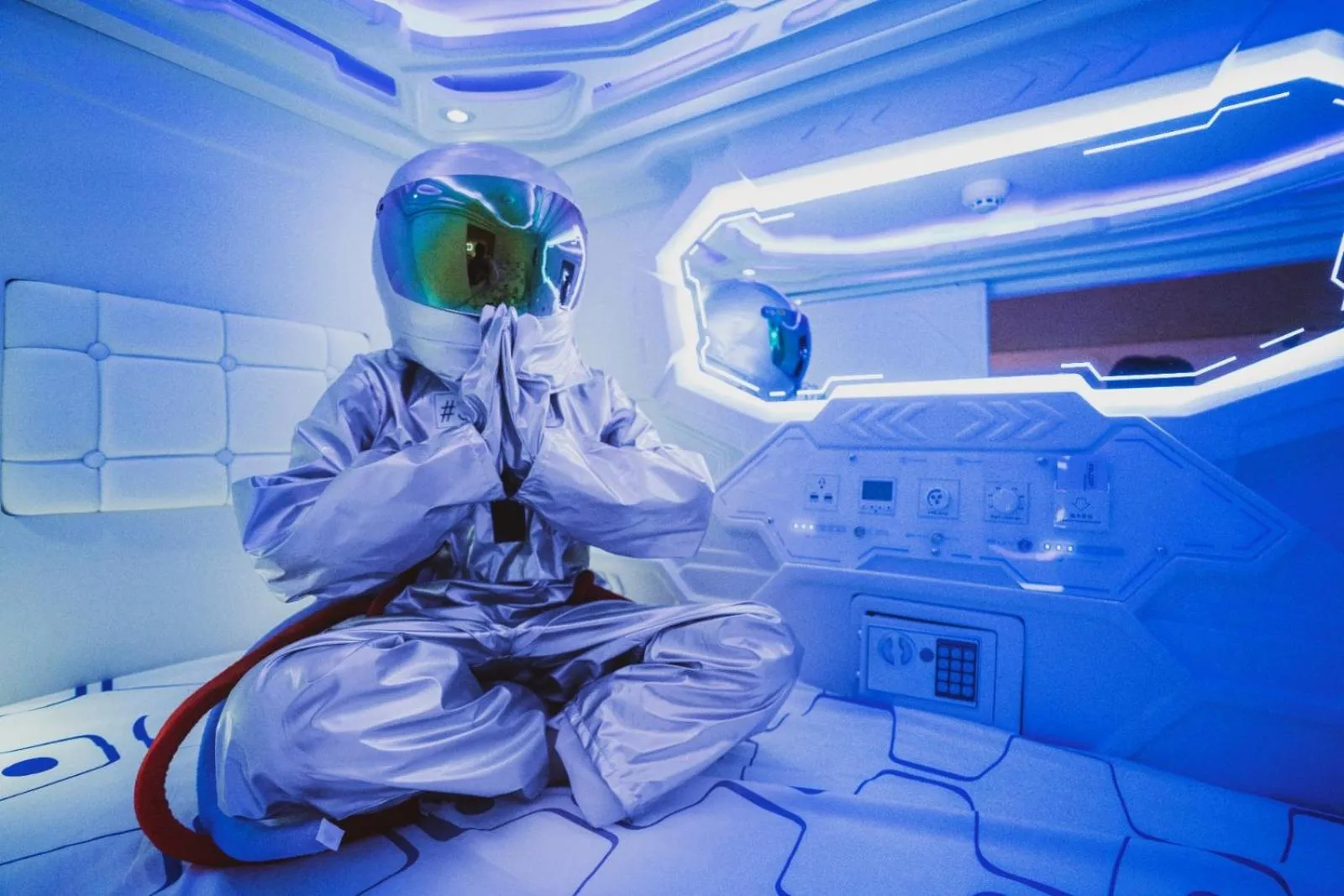 Hashtag.Capsule.Hostel