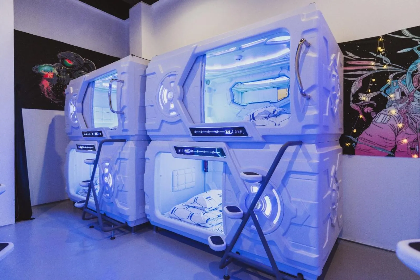 Hashtag.Capsule.Hostel