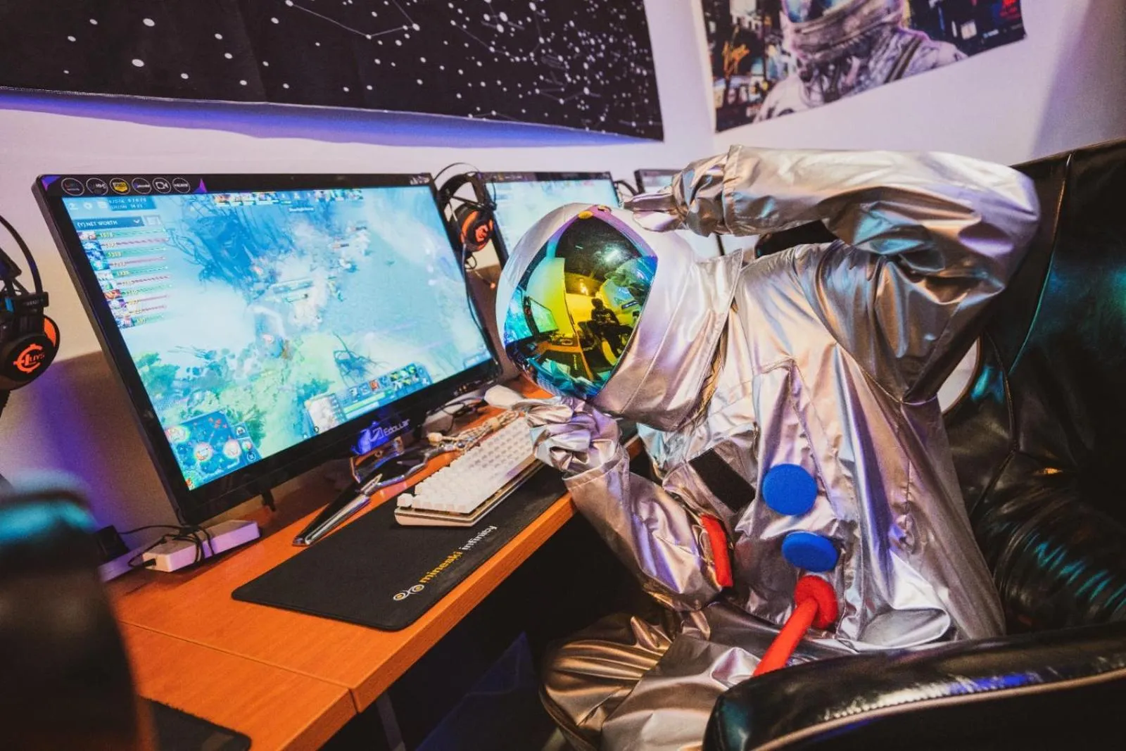 Hashtag.Capsule.Hostel