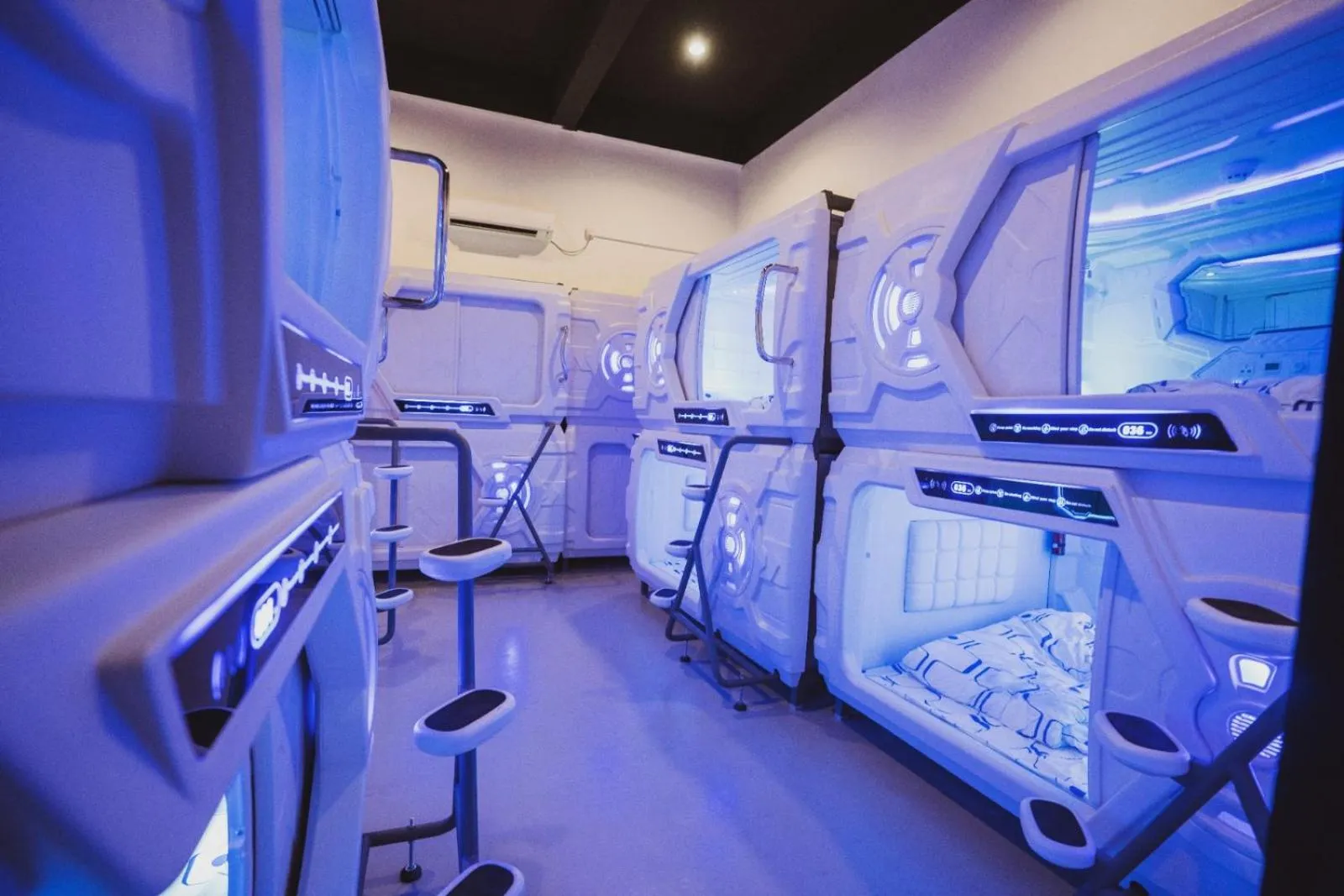 Hashtag.Capsule.Hostel