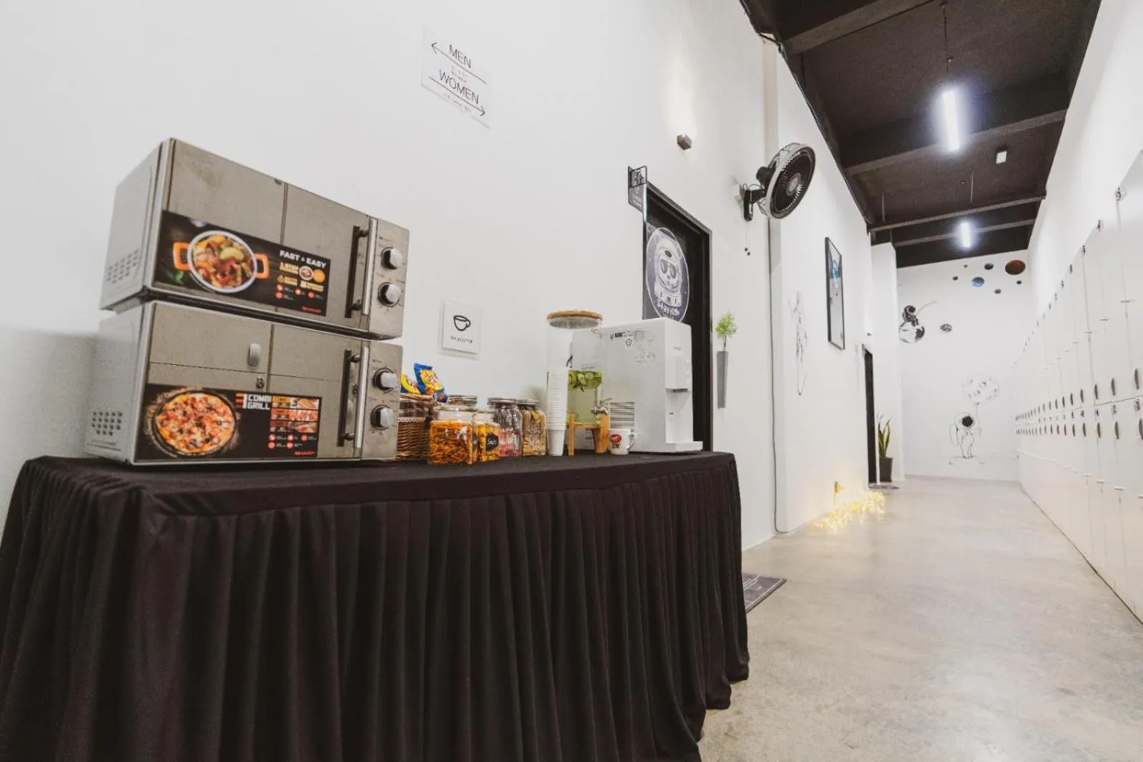 Hashtag.Capsule.Hostel