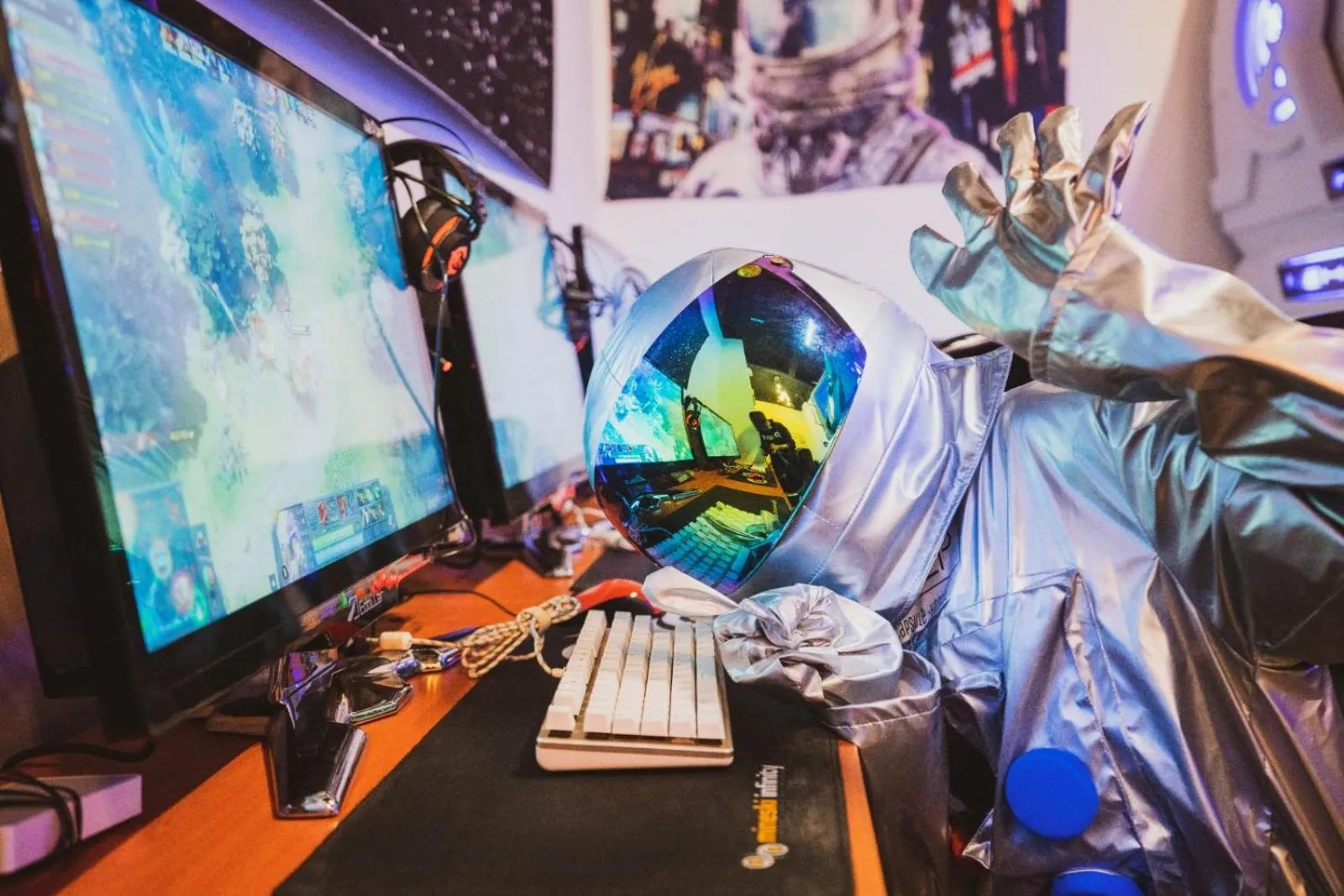 Hashtag.Capsule.Hostel