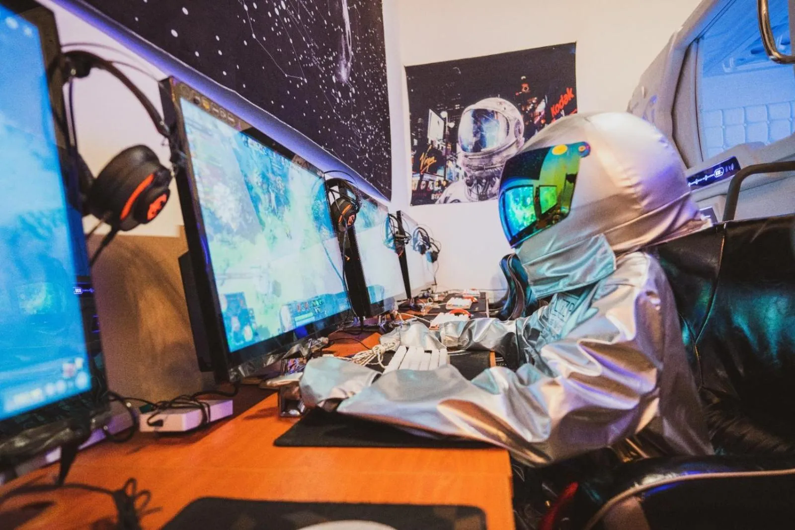 Hashtag.Capsule.Hostel