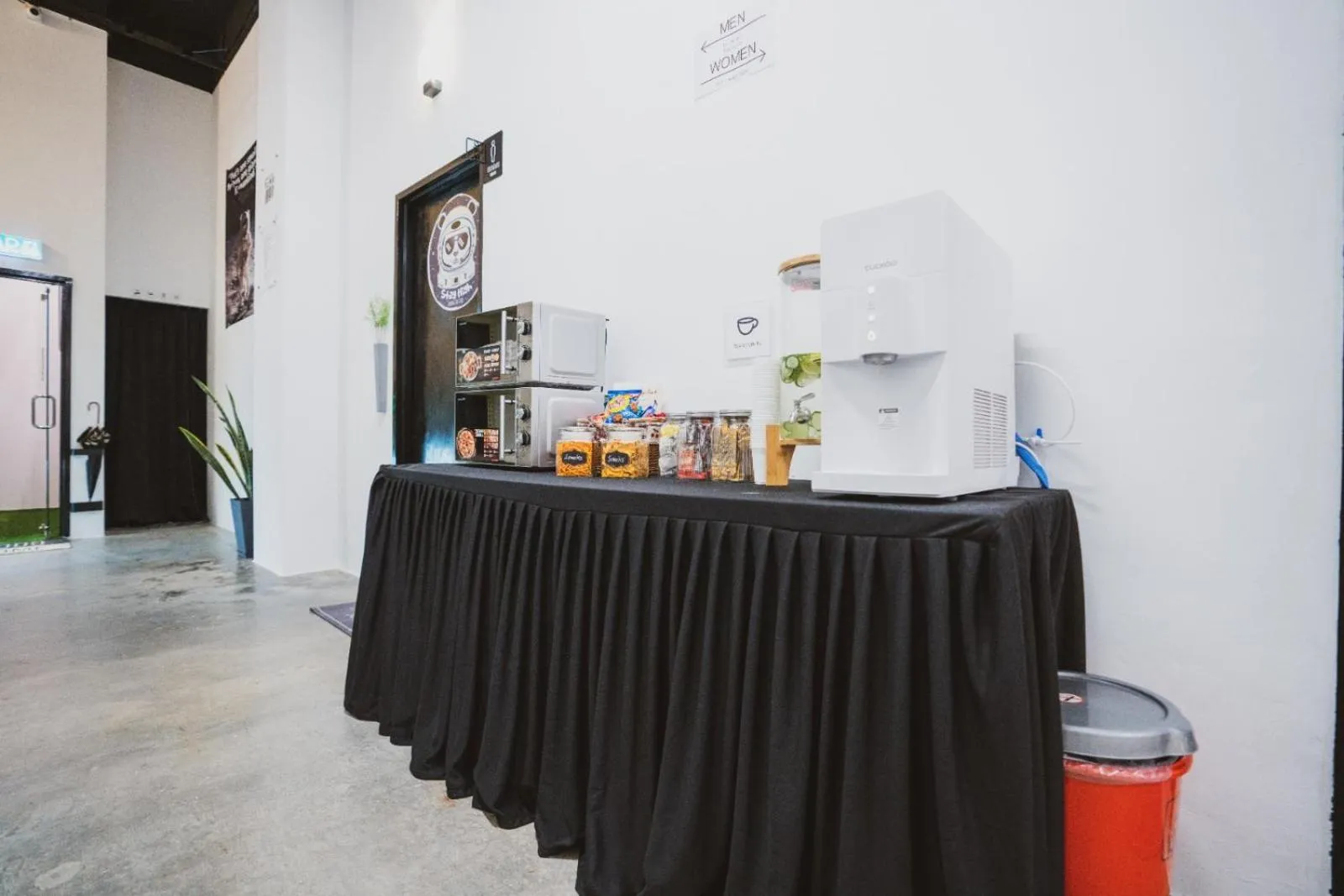 Hashtag.Capsule.Hostel