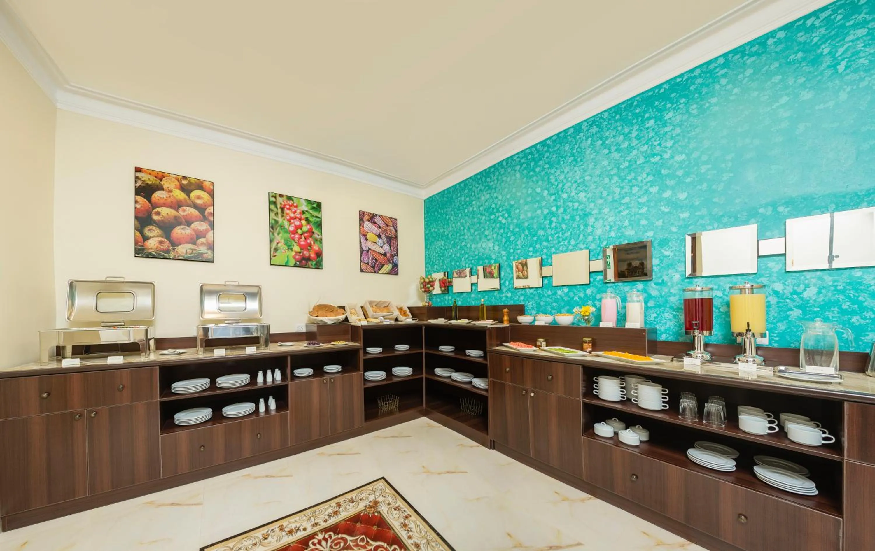 Restaurant/places to eat in SACHA Centric