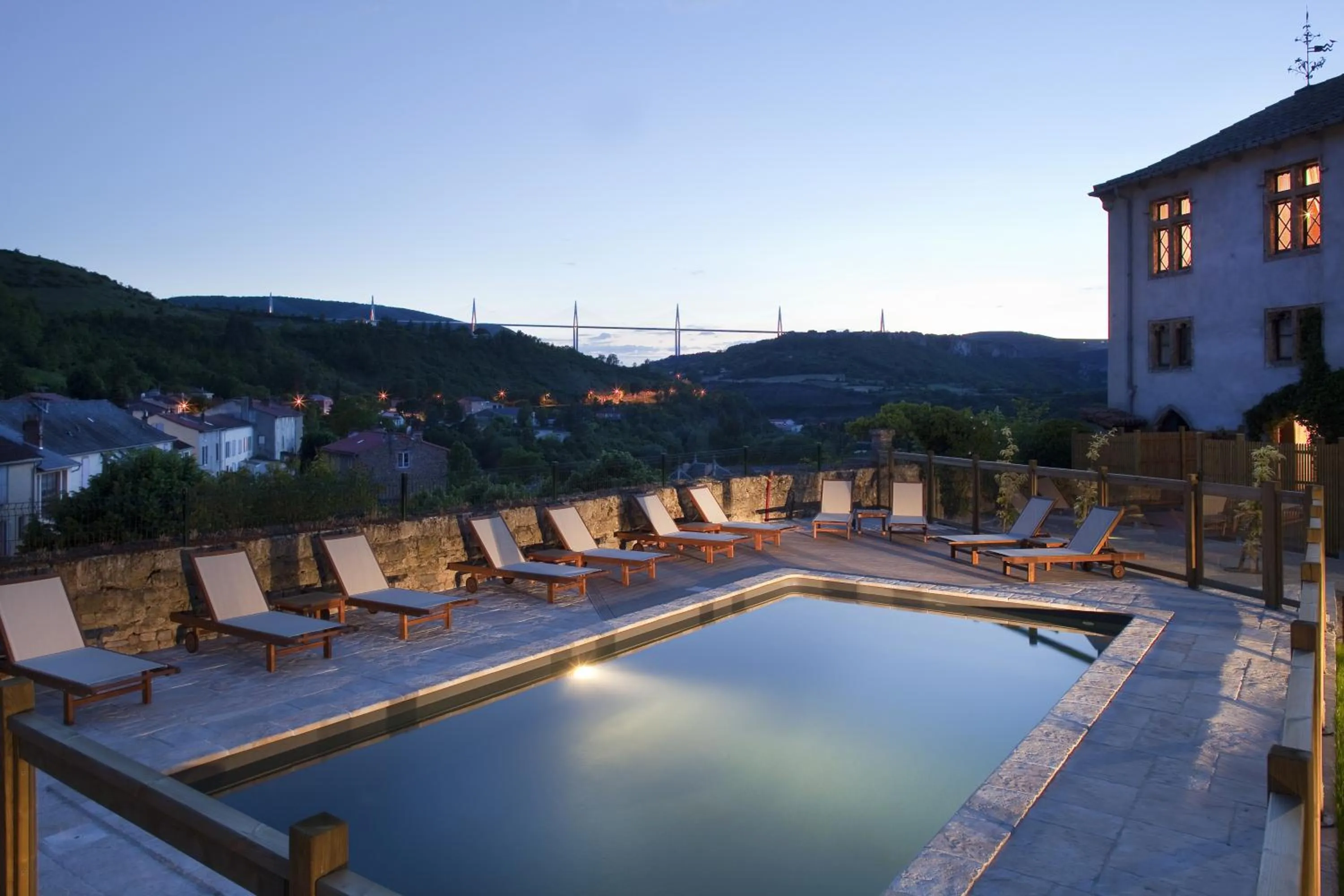 Pool view in Chateau de Creissels