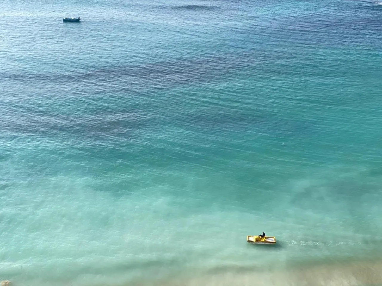 Wide Seaview 3-Bedroom Apartment