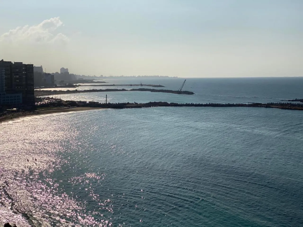 Wide Seaview 3-Bedroom Apartment