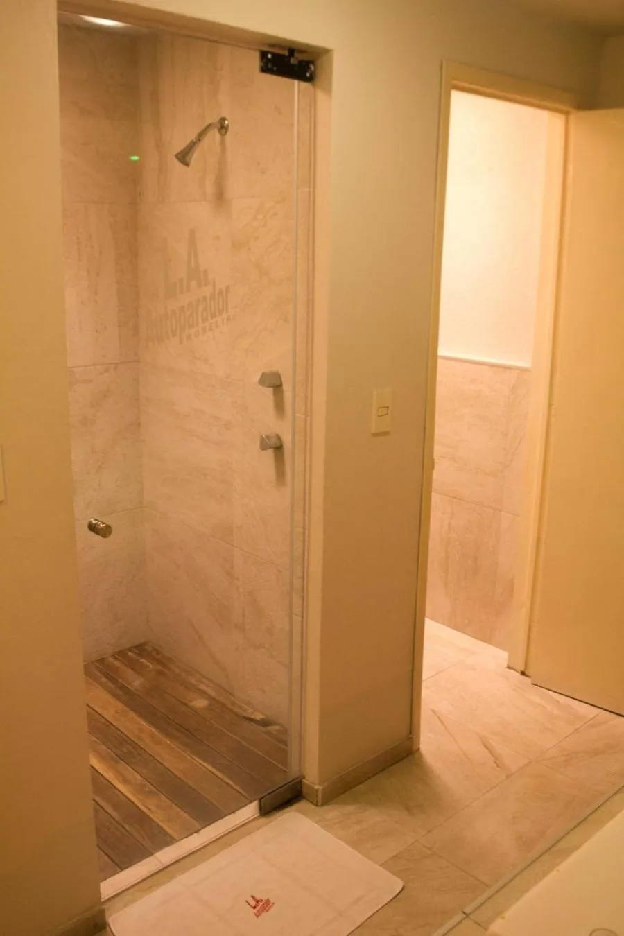 Shower, Bathroom in Motel LA Autoparador