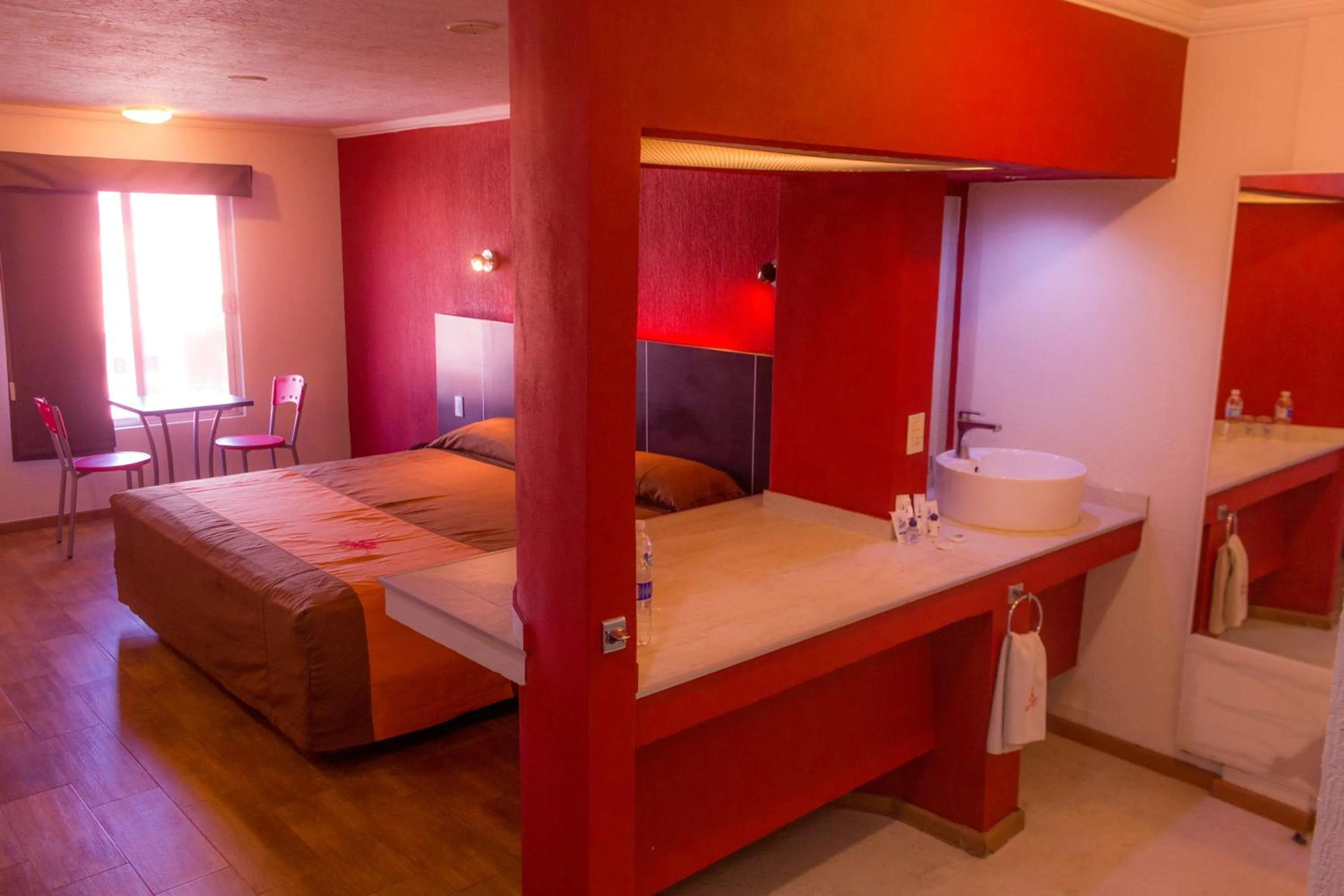 Bed in Motel LA Autoparador