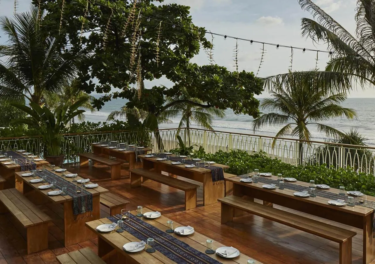 Restaurant/places to eat in Potato Head Suites & Studios