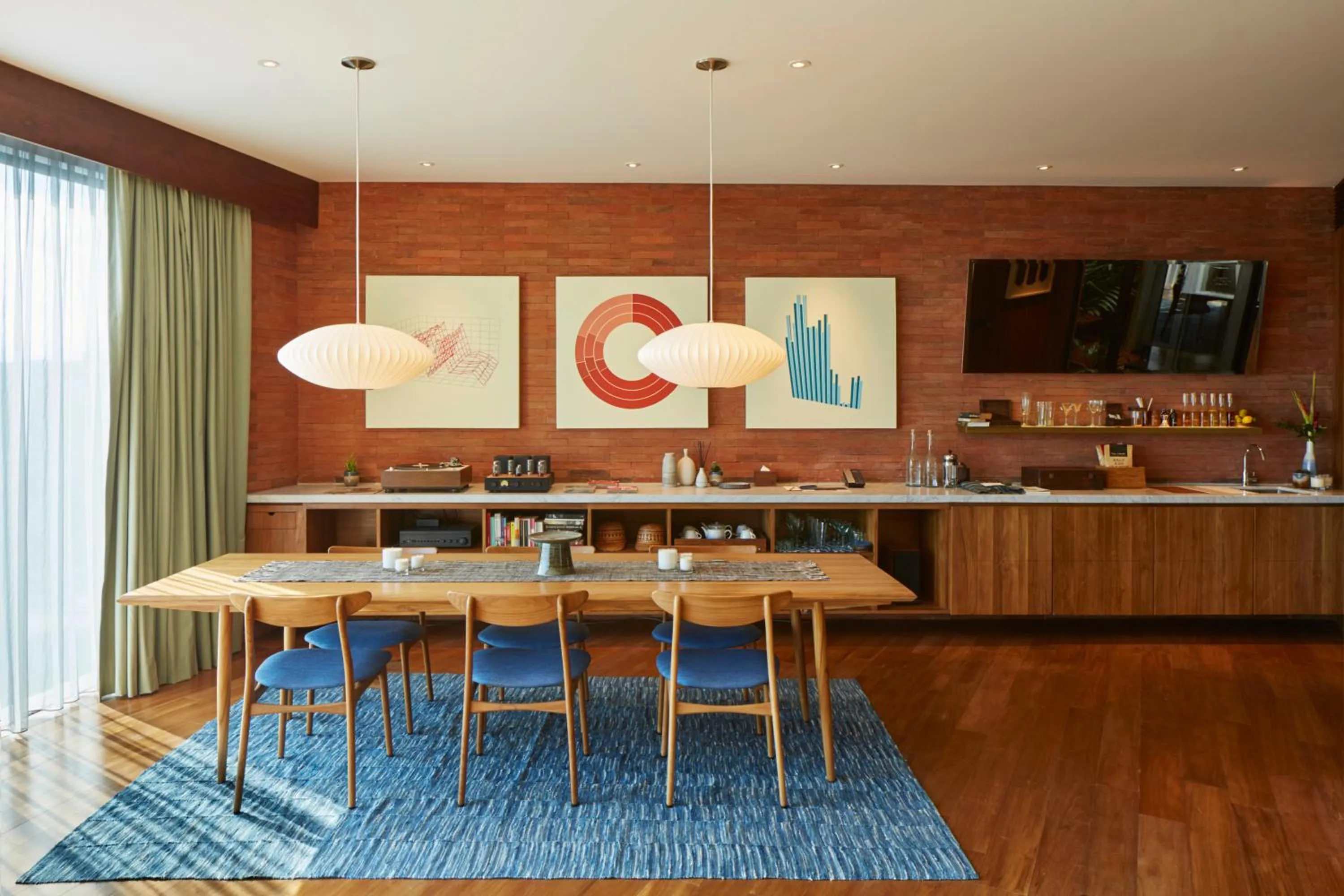 Dining area in Potato Head Suites & Studios