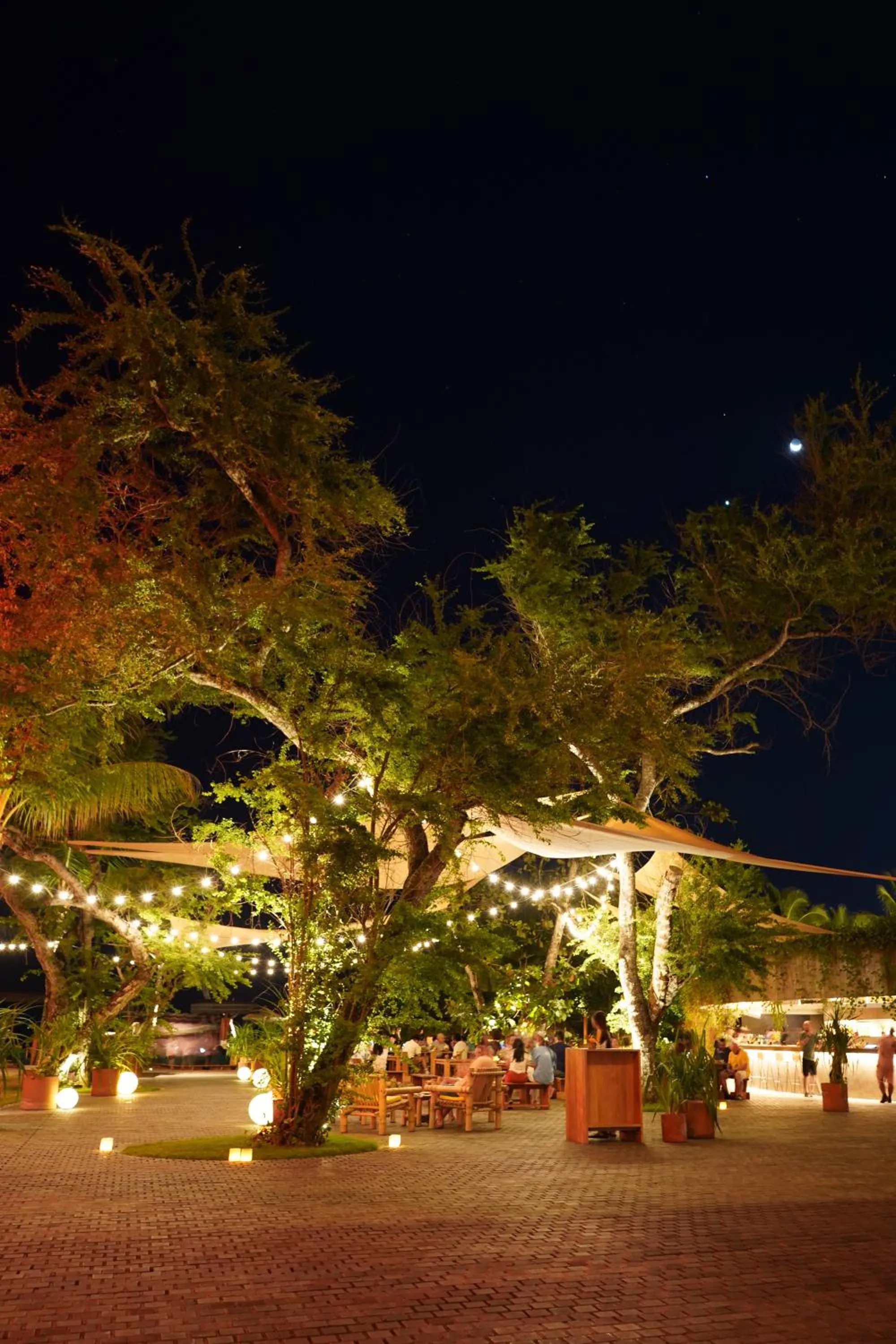 Restaurant/places to eat in Potato Head Suites & Studios