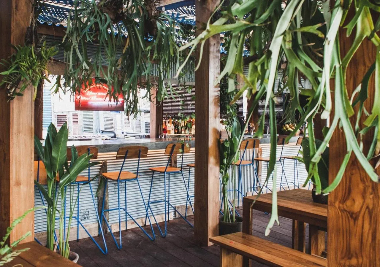 Restaurant/places to eat in Potato Head Suites & Studios