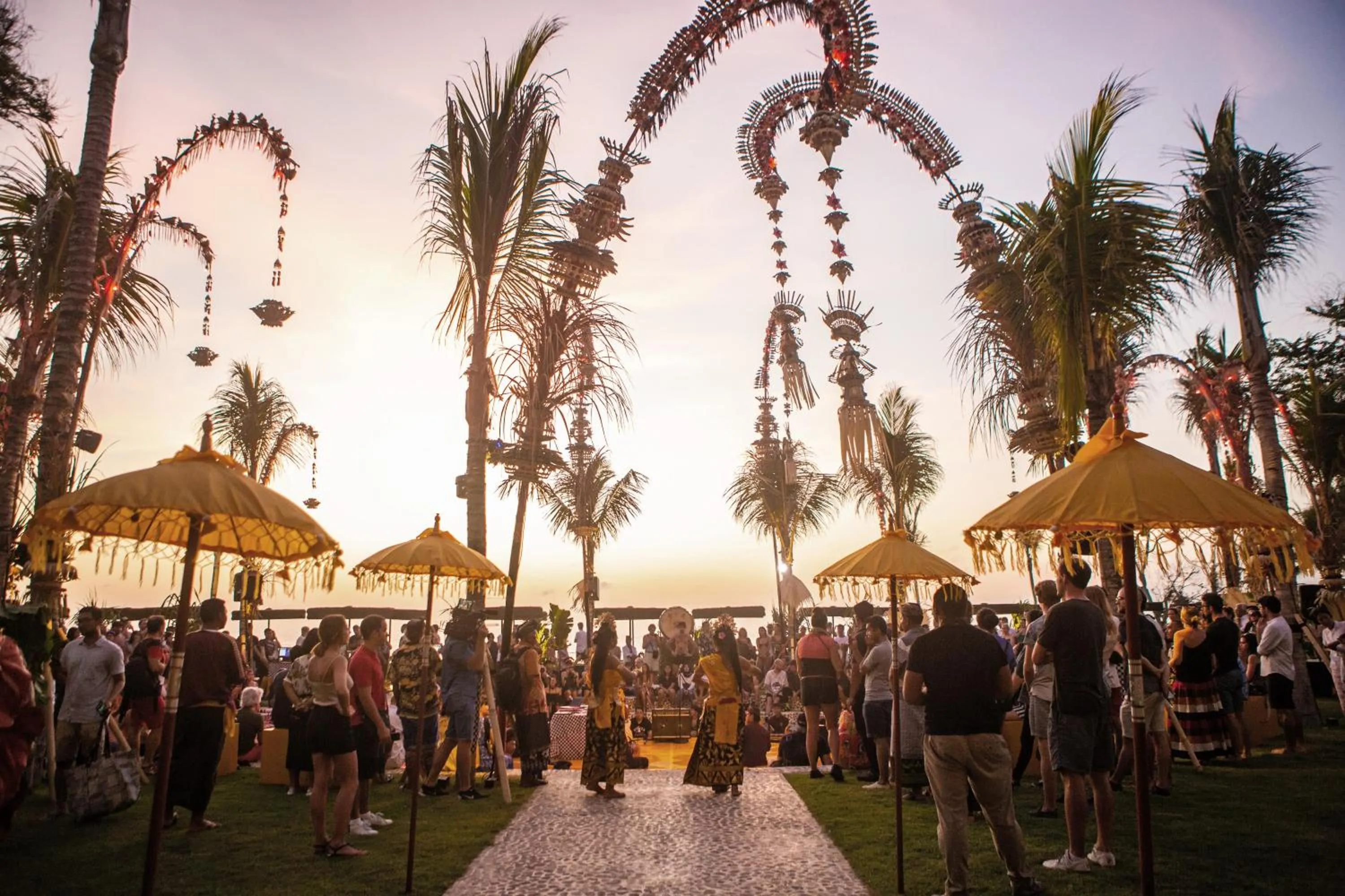 Restaurant/places to eat in Potato Head Suites & Studios