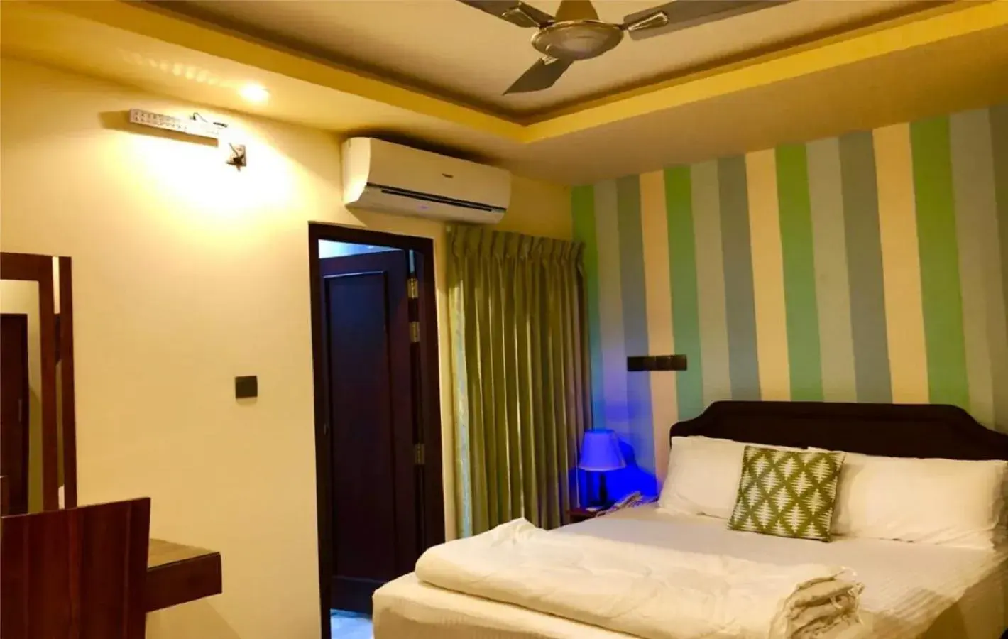 Bed in CONTENTO RETREAT Bed in CONTENTO RETREAT