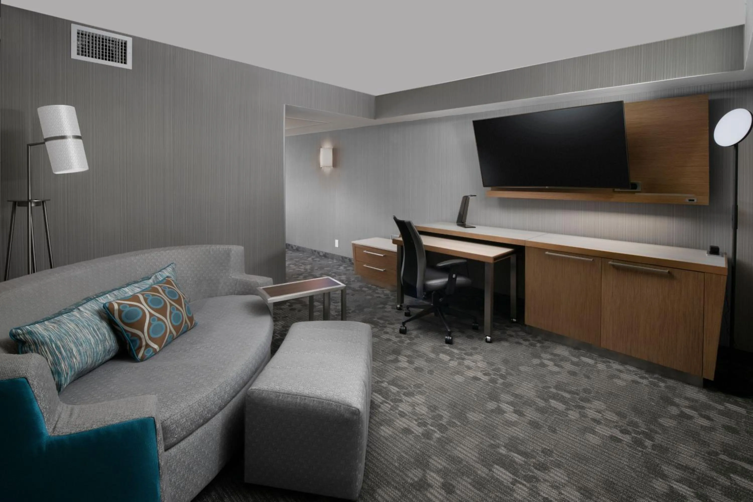 Photo of the whole room in Courtyard by Marriott Edina Bloomington