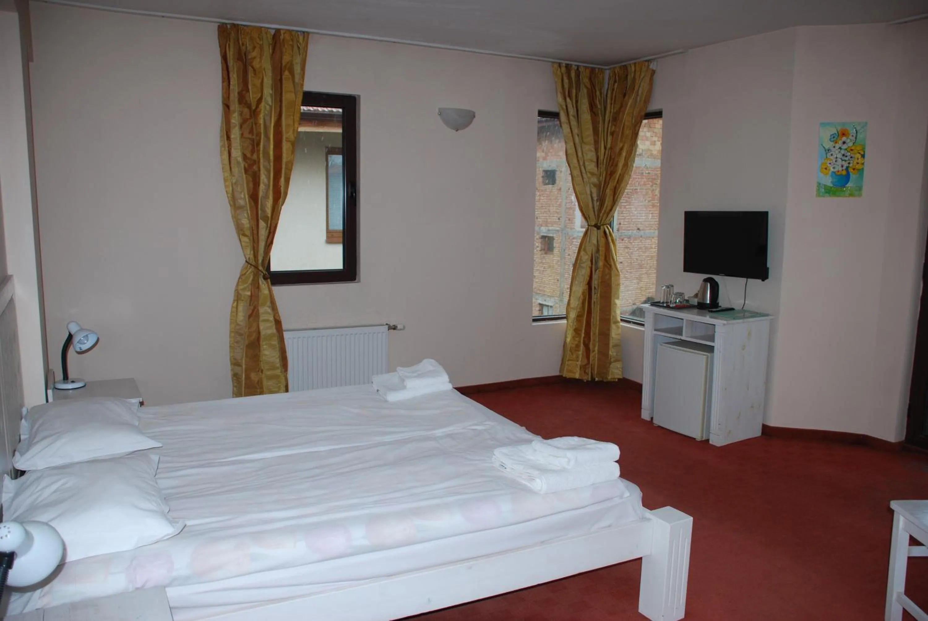 Communal lounge/ TV room, Bed in Guest House ANEX