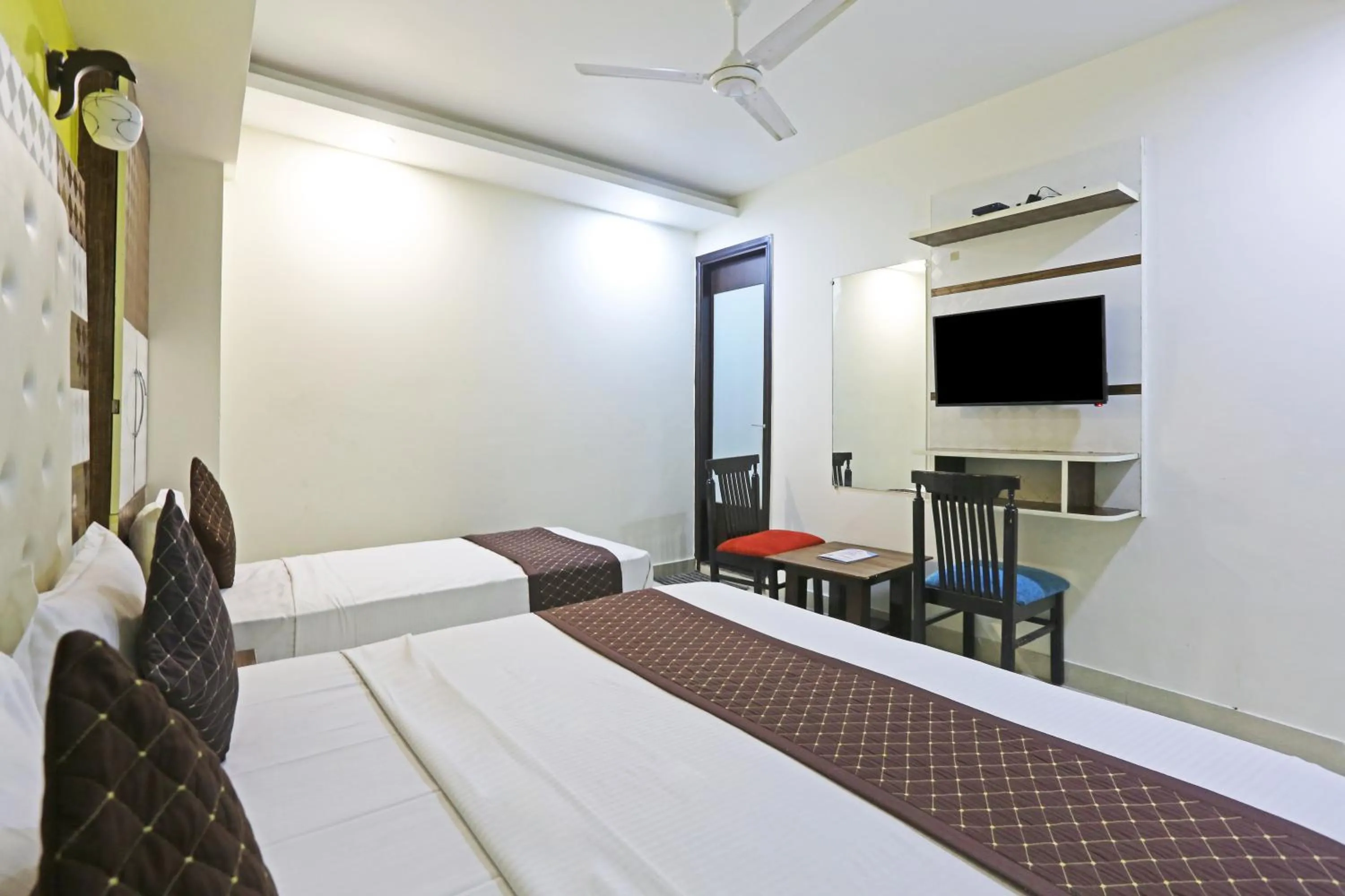 Bed in Hotel Star Inn-Near Delhi Airport